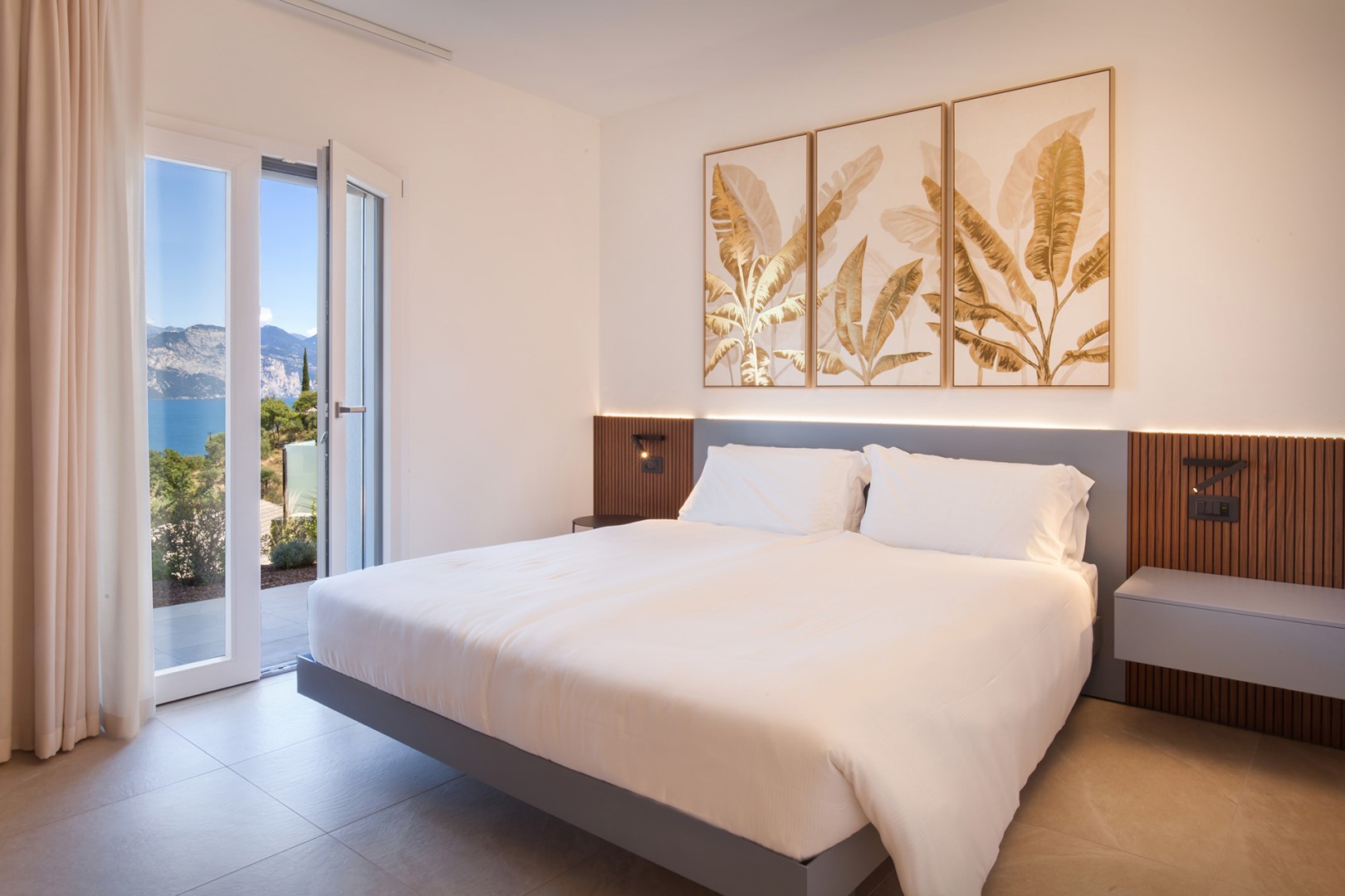 Villa Ama, Modern Lake Garda Retreat with Panoramic Views - Photo 5
