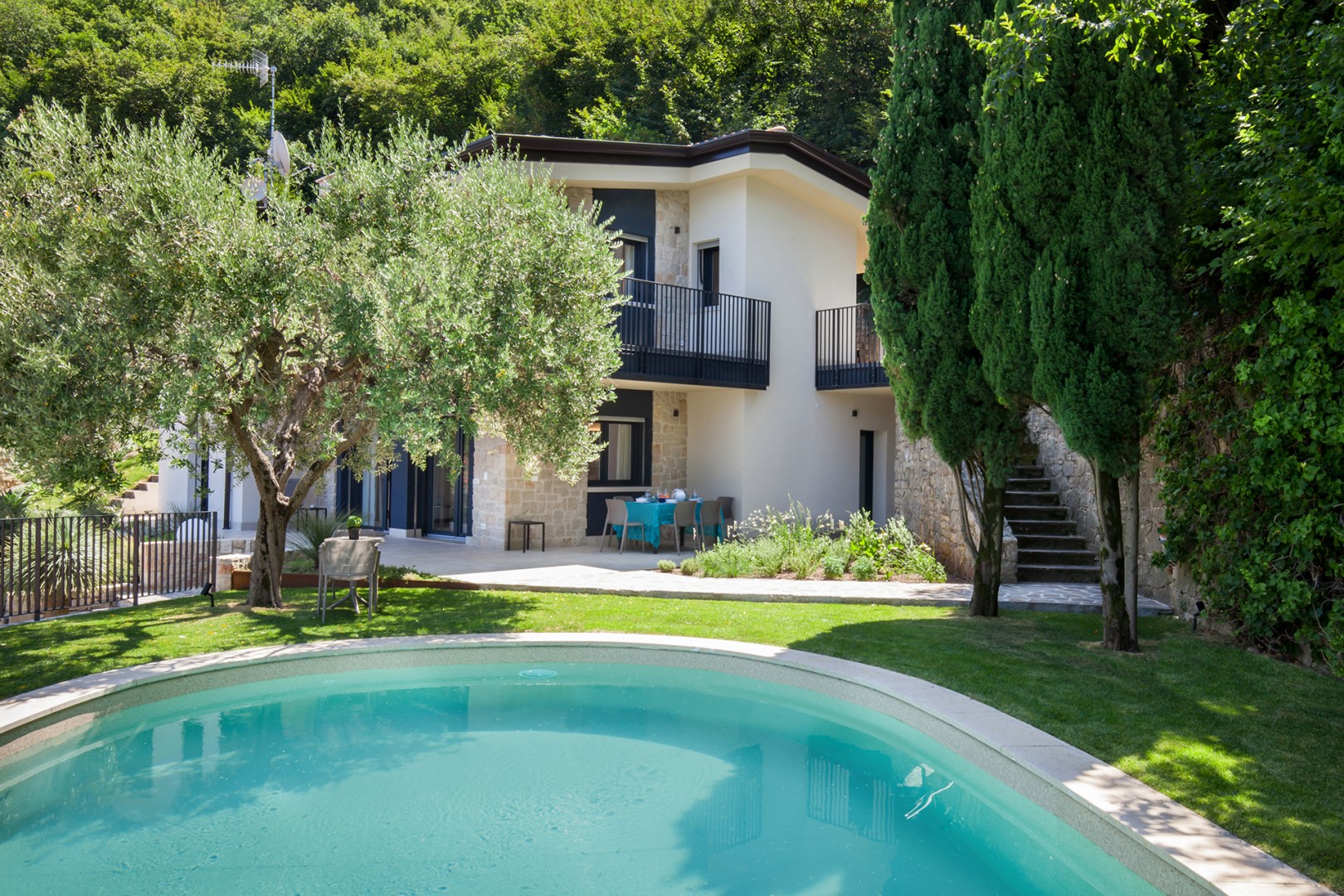 Villa Ama, Modern Lake Garda Retreat with Panoramic Views - Photo 6