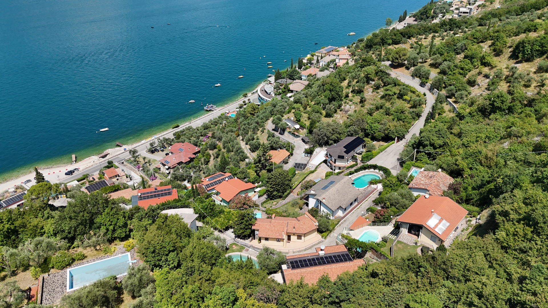 Villa Ama, Modern Lake Garda Retreat with Panoramic Views - Photo 7