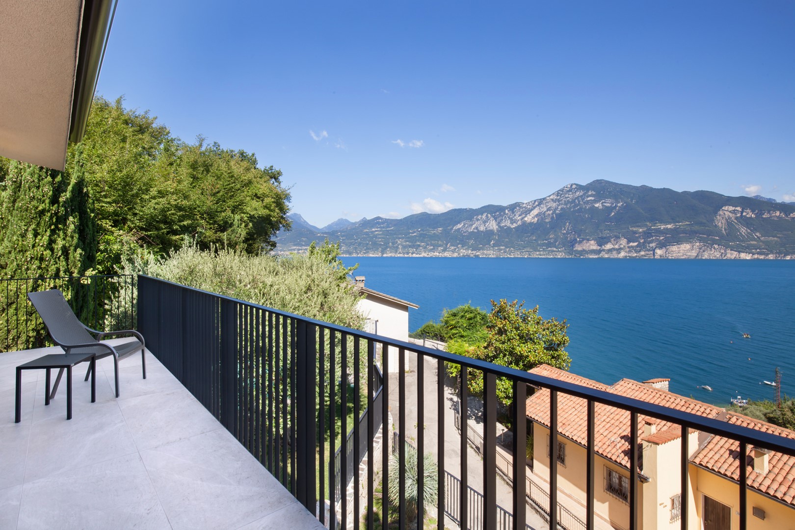Villa Ama, Modern Lake Garda Retreat with Panoramic Views - Photo 10