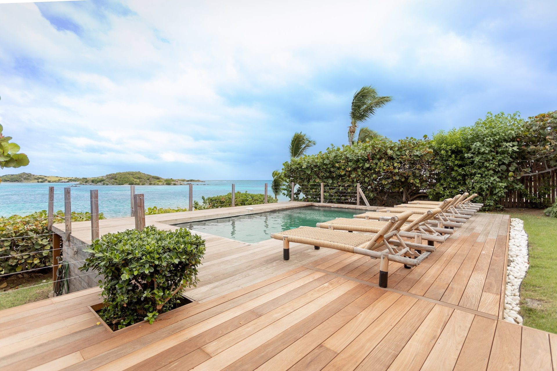 Villa Baltazar, Beachfront Cul de Sac Villa Facing Pinel Islet Gallery 1