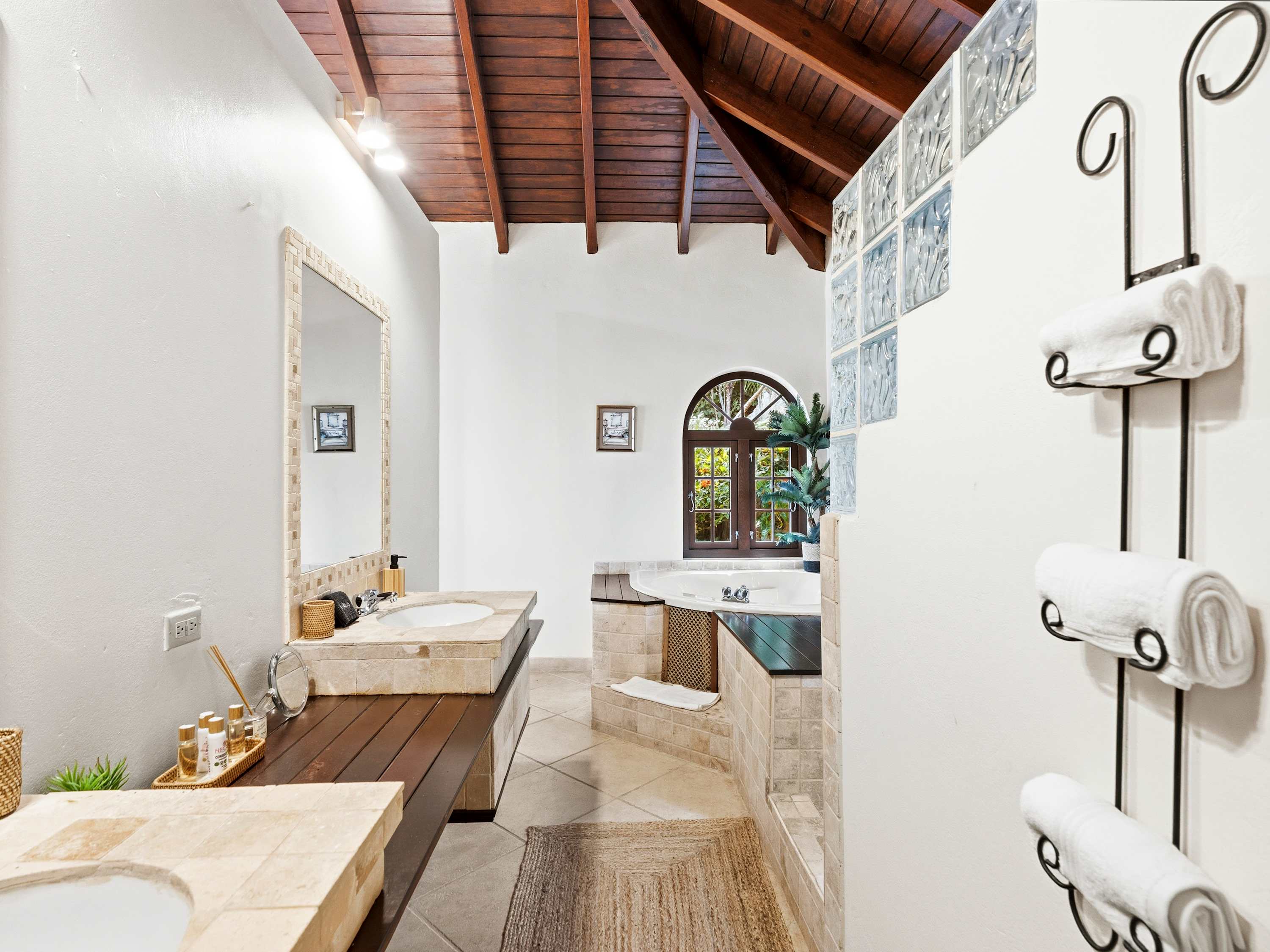 Villa Baywood, Beachfront Dawn Beach Villa with Private Pool and Sea Views - Photo 34