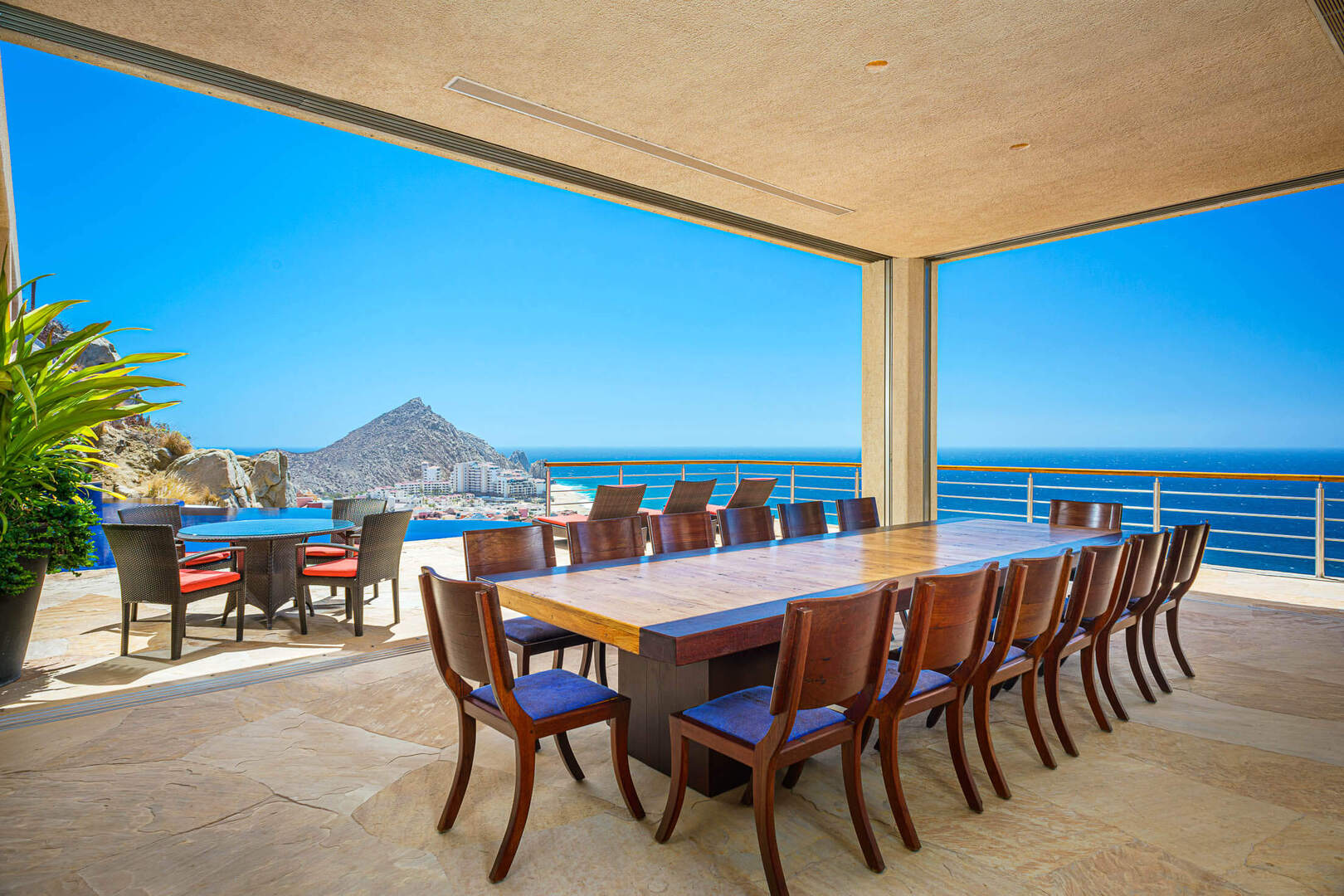 Villa Bellissima, Clifftop Pedregal Estate with Twin Infinity Pools and Pacific Views - Photo 23