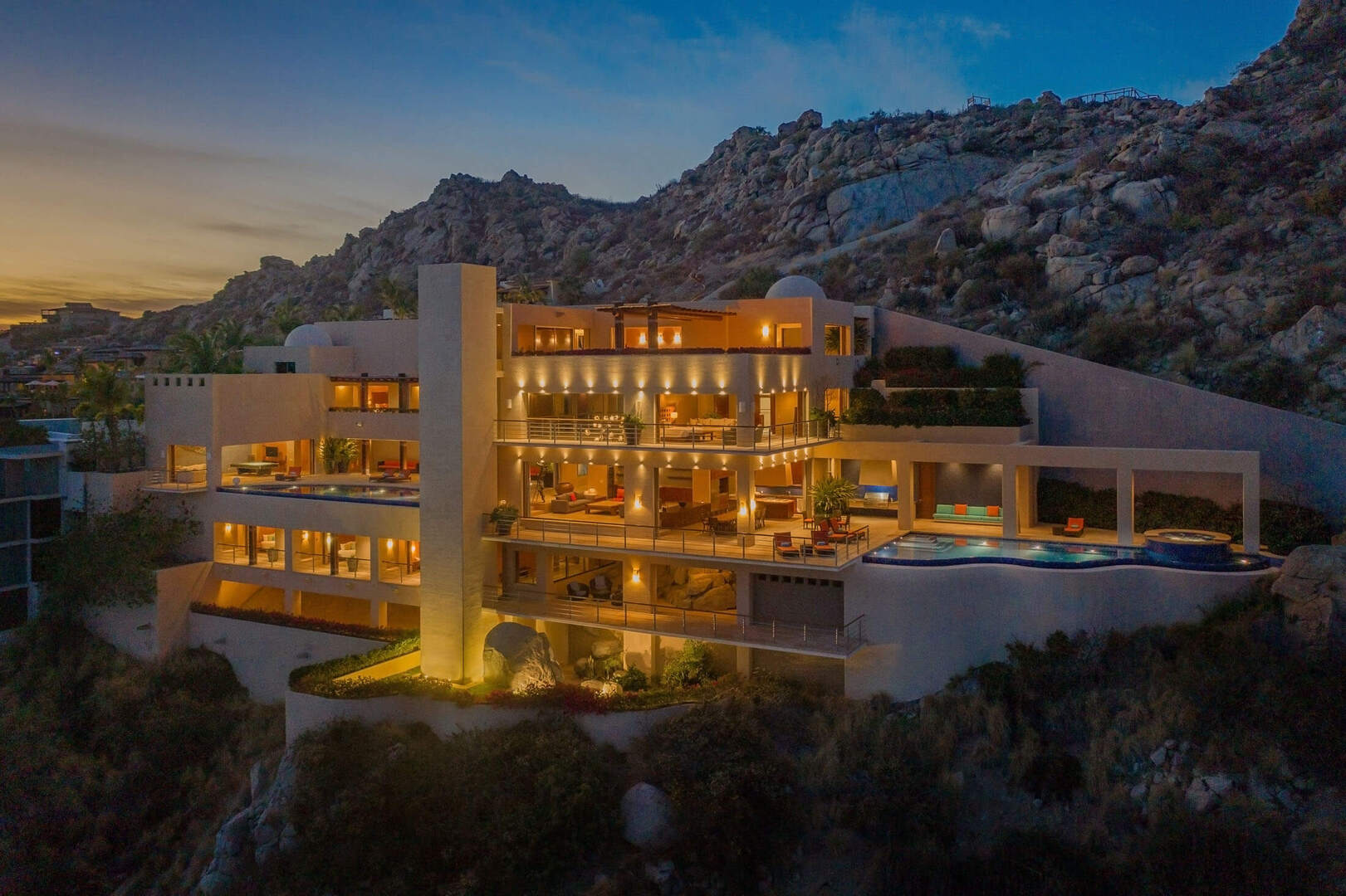 Villa Bellissima, Clifftop Pedregal Estate with Twin Infinity Pools and Pacific Views Gallery 3