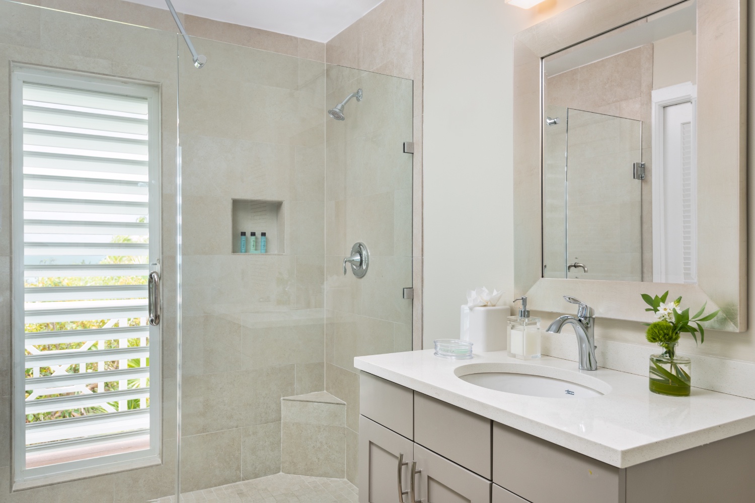 Villa Calypso, Oceanfront Grace on Sapodilla Bay - Photo 9