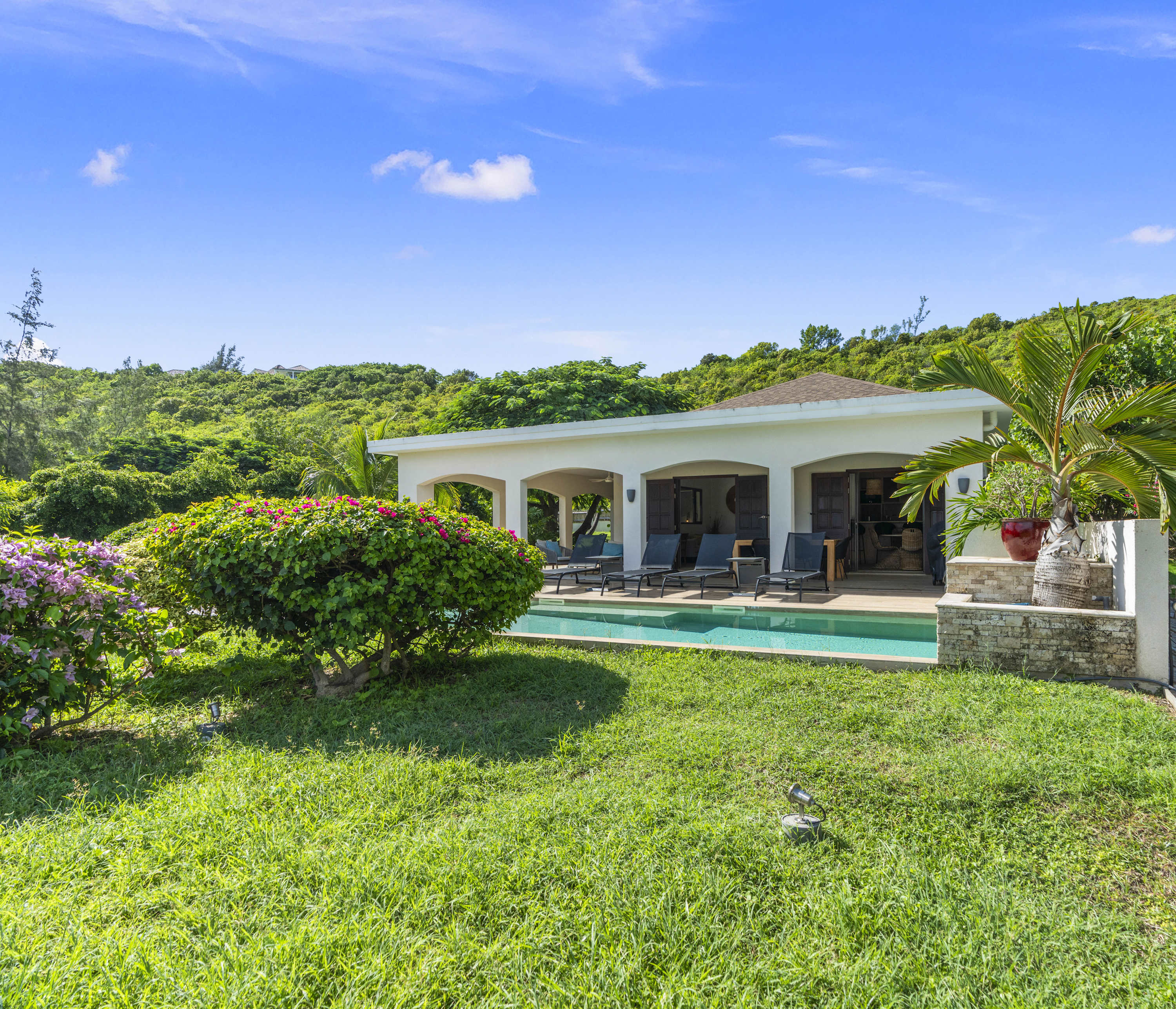 Villa Casa Capriolo, a Chic Beachfront Retreat on Baie Rouge Gallery 1