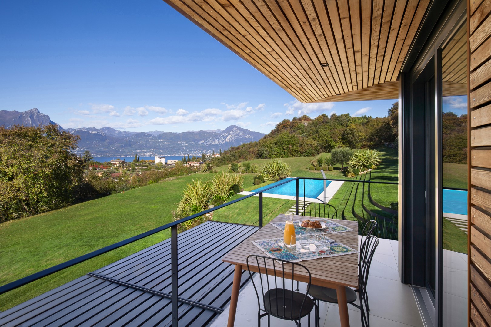 Villa Casaliva, Contemporary Lake Garda Villa with Panoramic Hilltop Views - Photo 13
