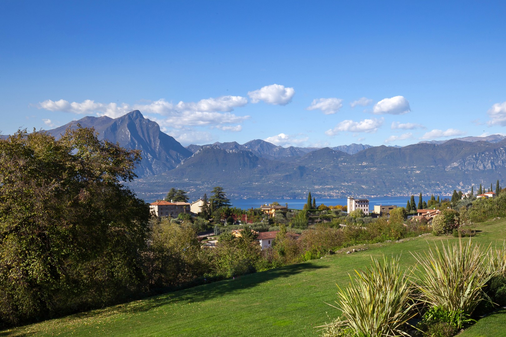 Villa Casaliva, Contemporary Lake Garda Villa with Panoramic Hilltop Views - Photo 6