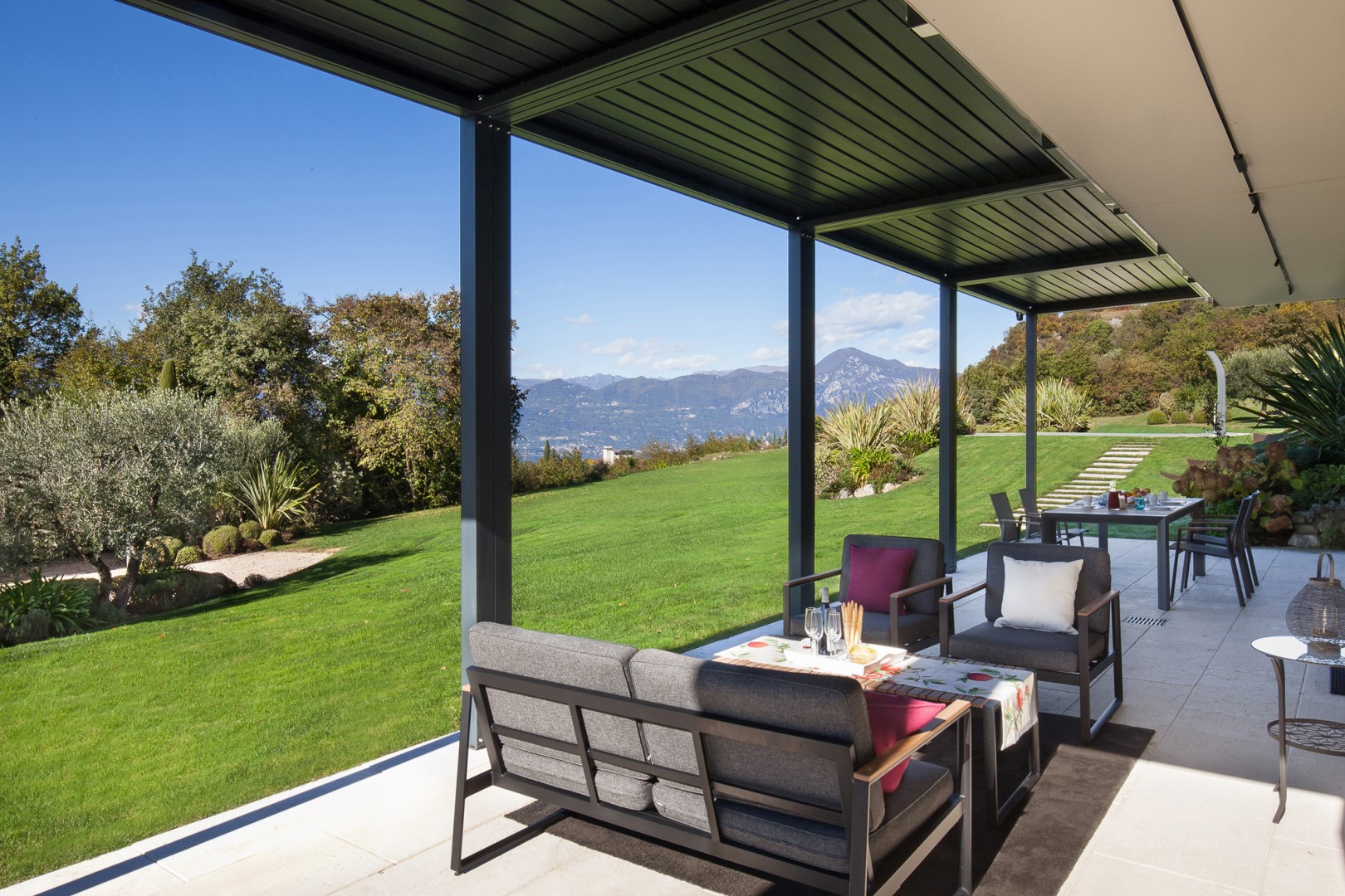 Villa Casaliva, Contemporary Lake Garda Villa with Panoramic Hilltop Views - Photo 10