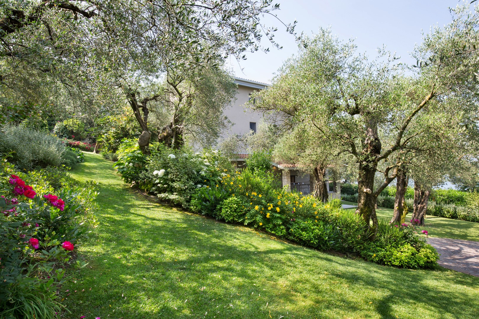 Villa Claudia, Elegant Lake Garda Villa with Pool and Panoramic Jacuzzi near Torri del Benaco - Photo 11
