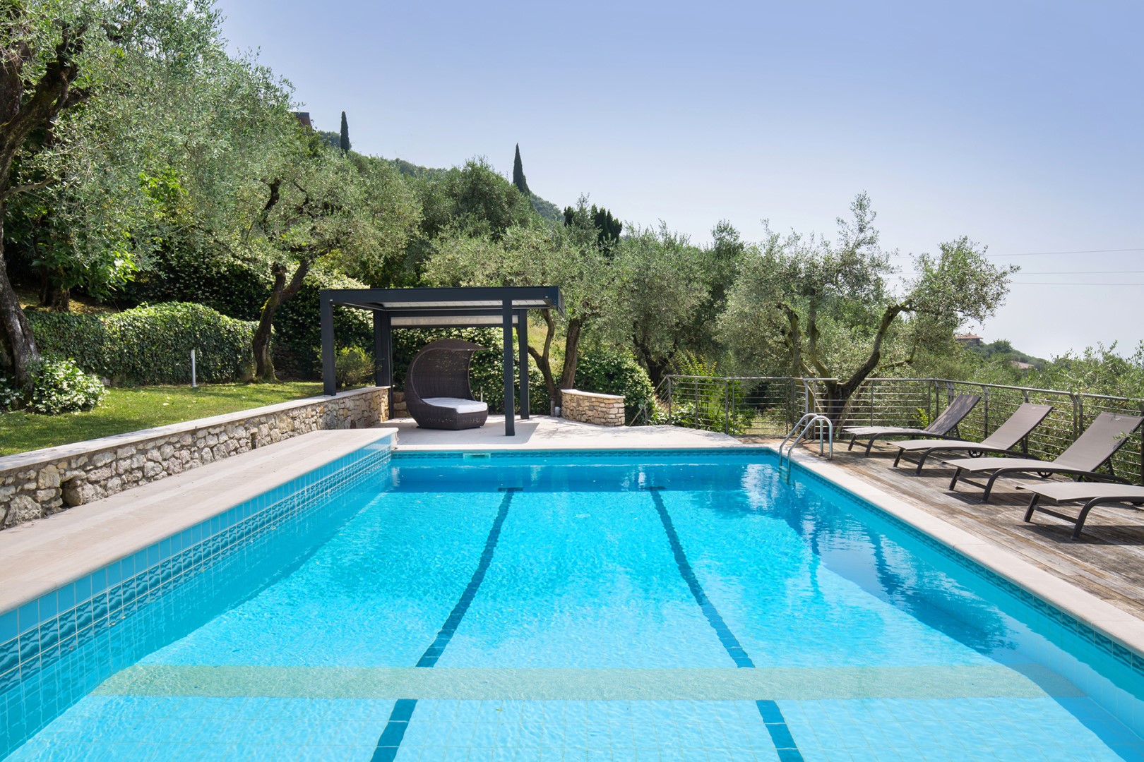 Villa Claudia, Elegant Lake Garda Villa with Pool and Panoramic Jacuzzi near Torri del Benaco - Photo 12
