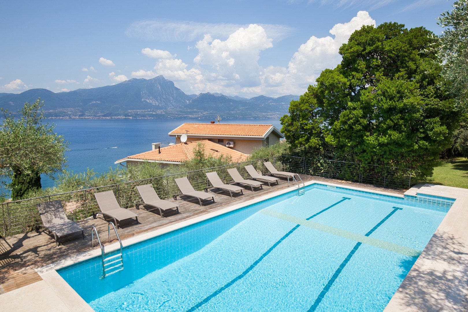 Villa Claudia, Elegant Lake Garda Villa with Pool and Panoramic Jacuzzi near Torri del Benaco - Photo 14