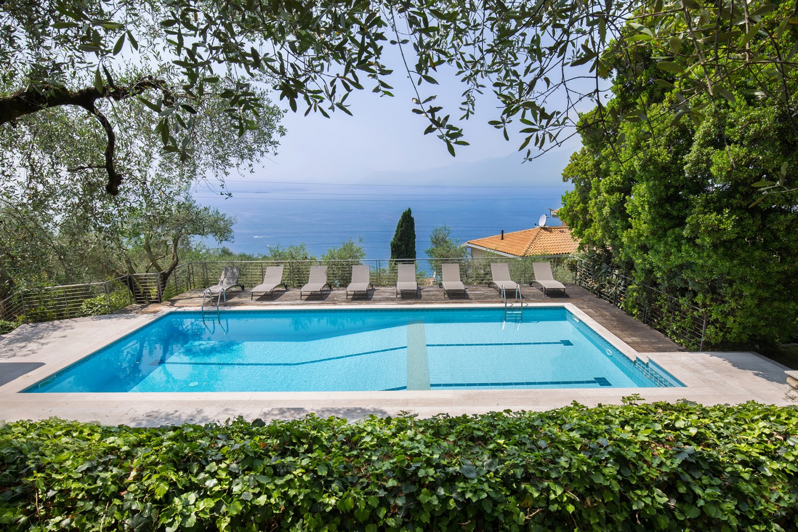 Villa Claudia, Elegant Lake Garda Villa with Pool and Panoramic Jacuzzi near Torri del Benaco - Photo 16