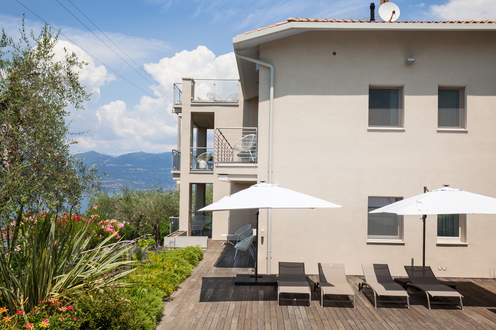 Villa Claudia, Elegant Lake Garda Villa with Pool and Panoramic Jacuzzi near Torri del Benaco - Photo 23