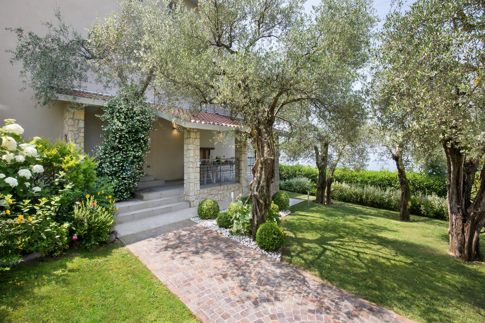 Villa Claudia, Elegant Lake Garda Villa with Pool and Panoramic Jacuzzi near Torri del Benaco - Photo 24