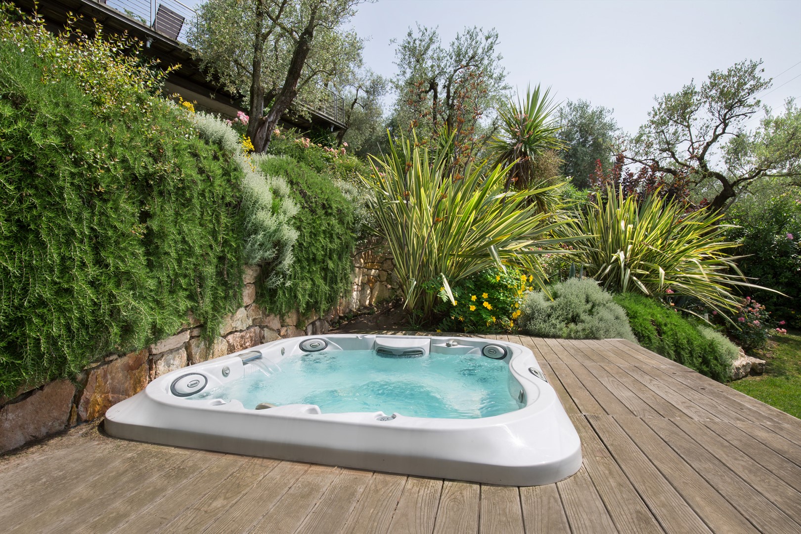 Villa Claudia, Elegant Lake Garda Villa with Pool and Panoramic Jacuzzi near Torri del Benaco - Photo 26