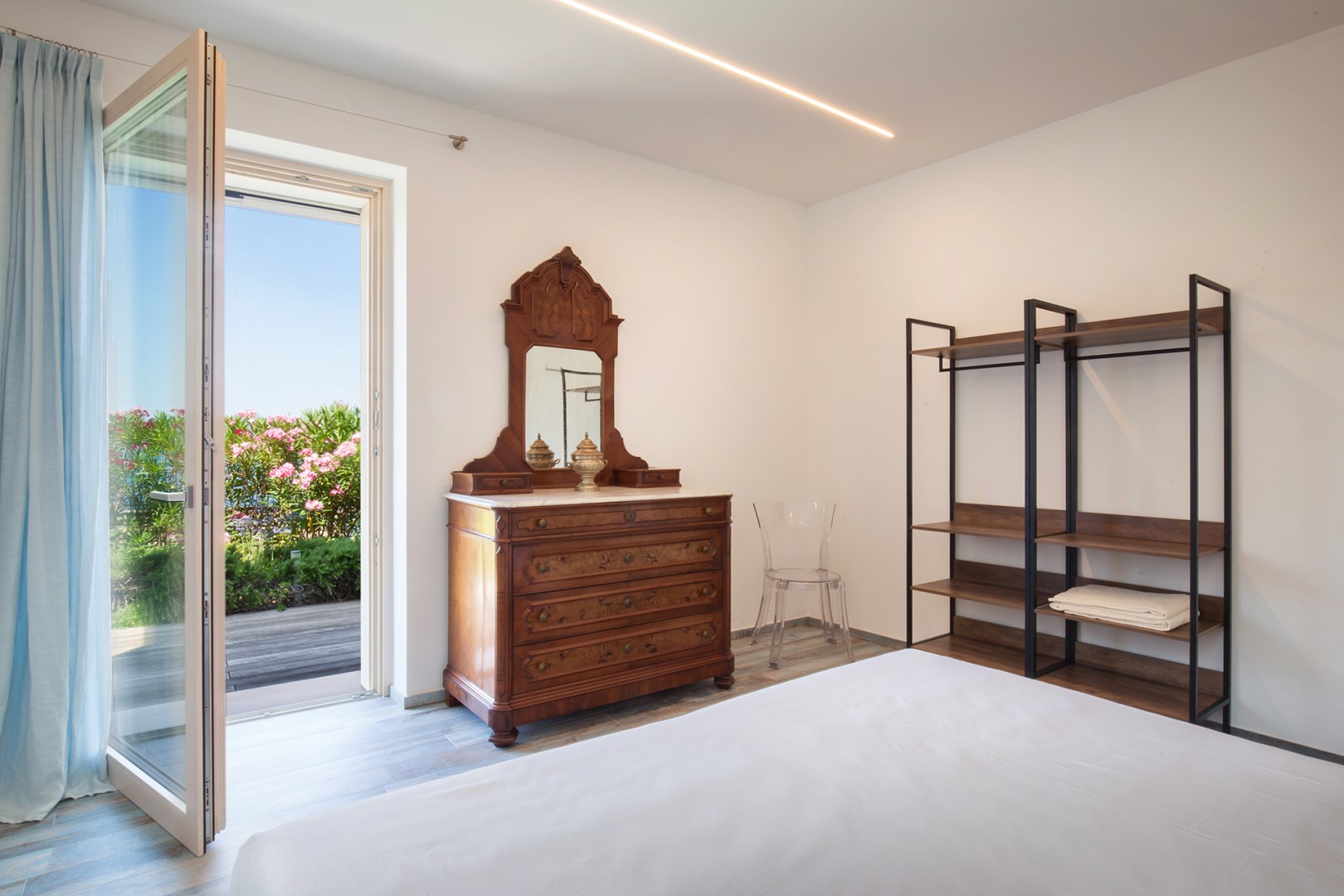 Villa Claudia, Elegant Lake Garda Villa with Pool and Panoramic Jacuzzi near Torri del Benaco - Photo 46