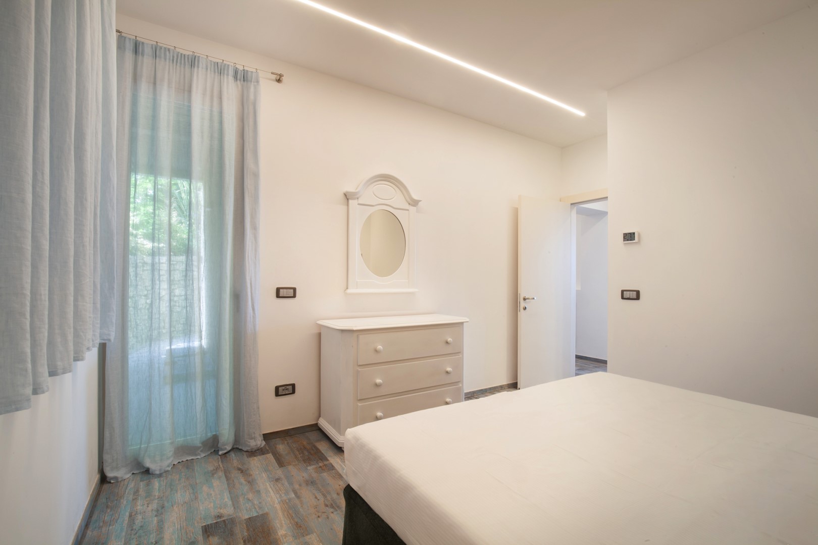 Villa Claudia, Elegant Lake Garda Villa with Pool and Panoramic Jacuzzi near Torri del Benaco - Photo 50