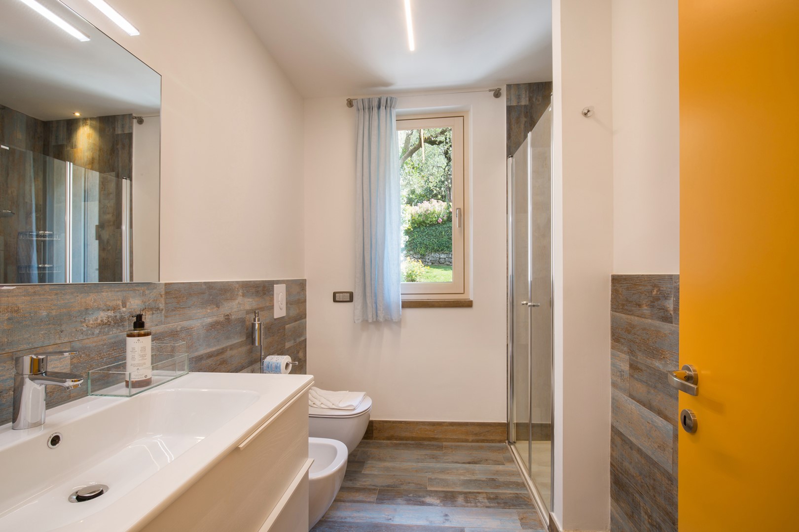 Villa Claudia, Elegant Lake Garda Villa with Pool and Panoramic Jacuzzi near Torri del Benaco - Photo 52