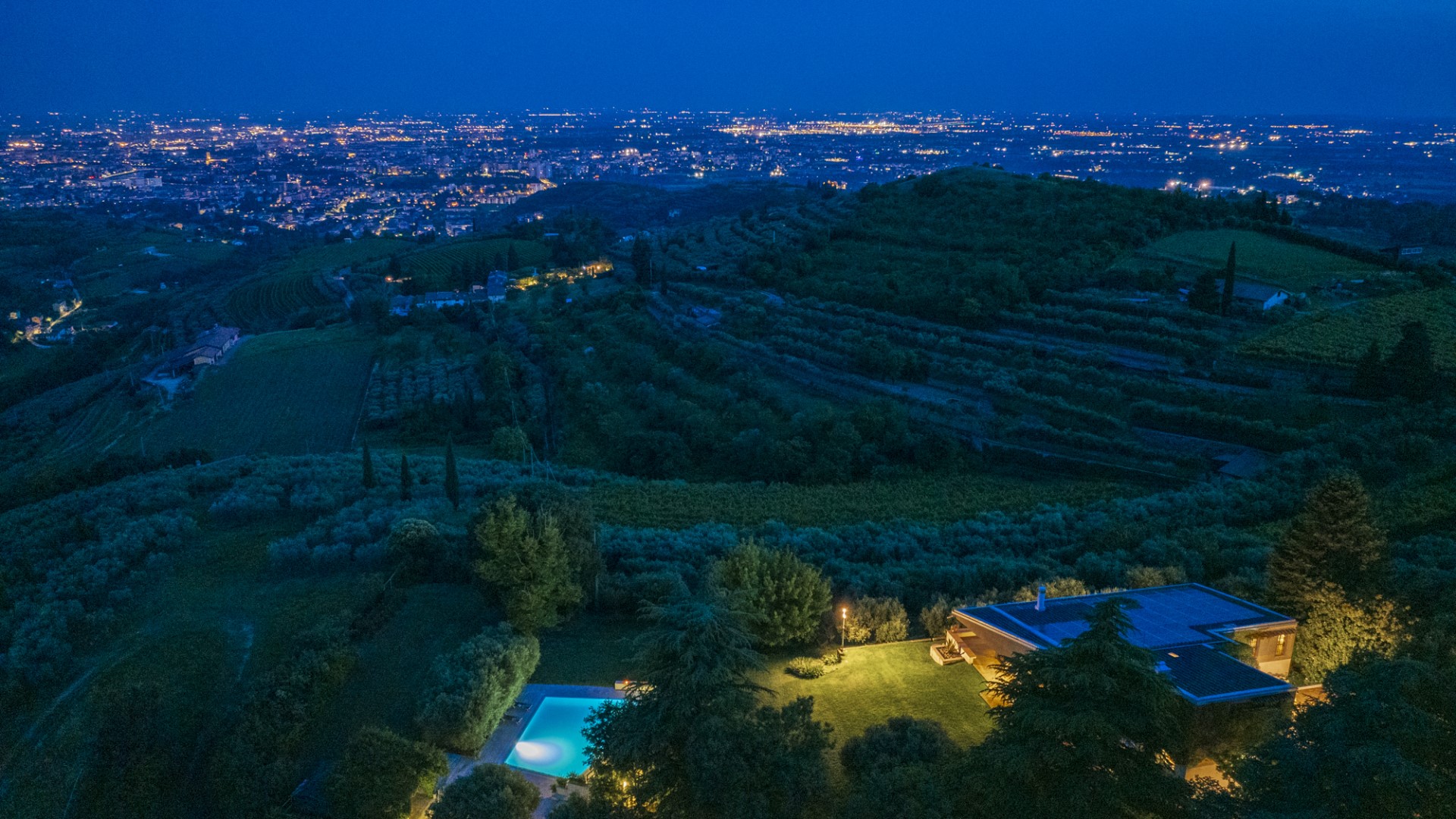 Villa degli Ulivi, Modern Luxury Among Valpolicella Olive Groves - Photo 16