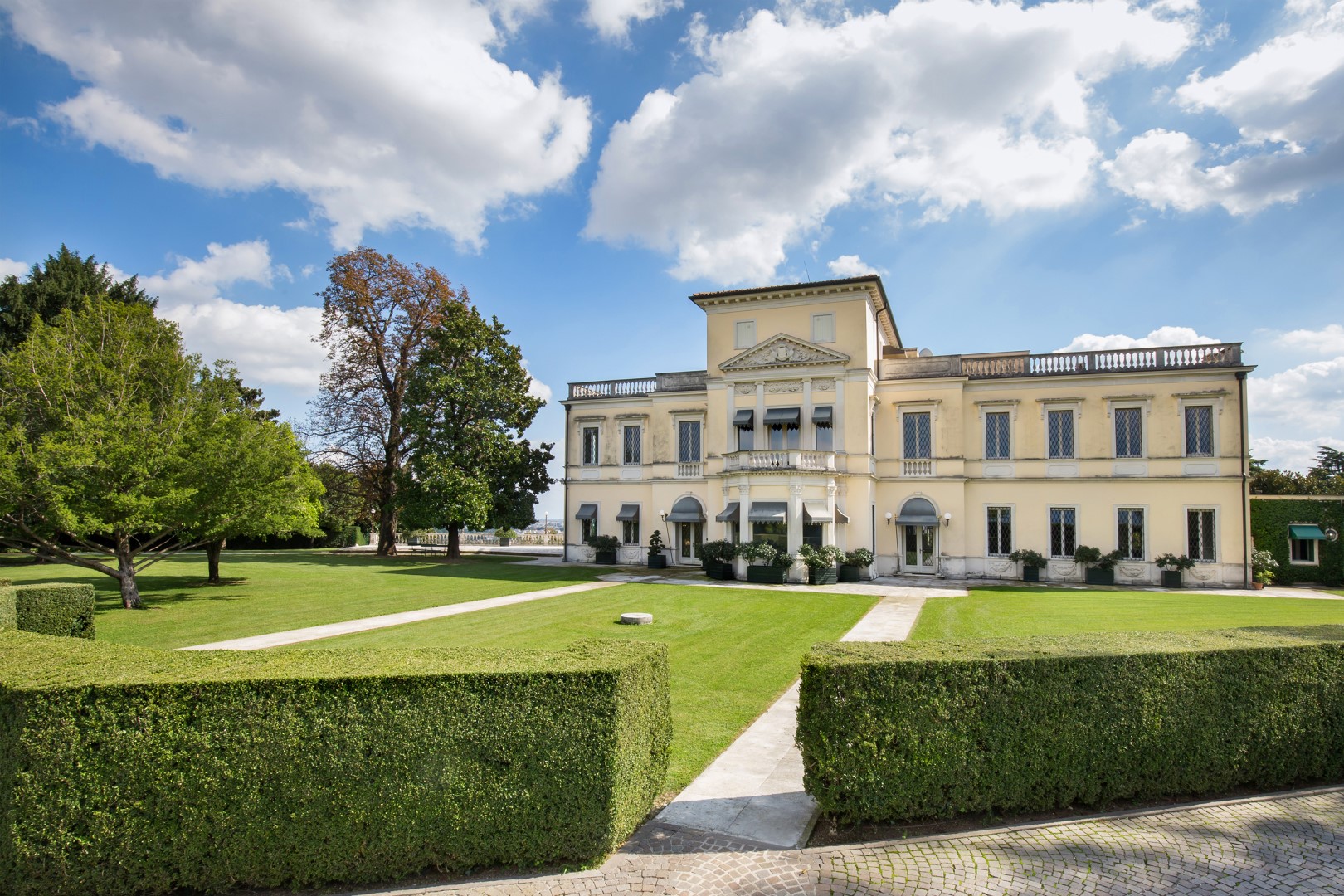 Villa del Cavaliere Berico, Historic 6 Bedroom Estate Above Vicenza