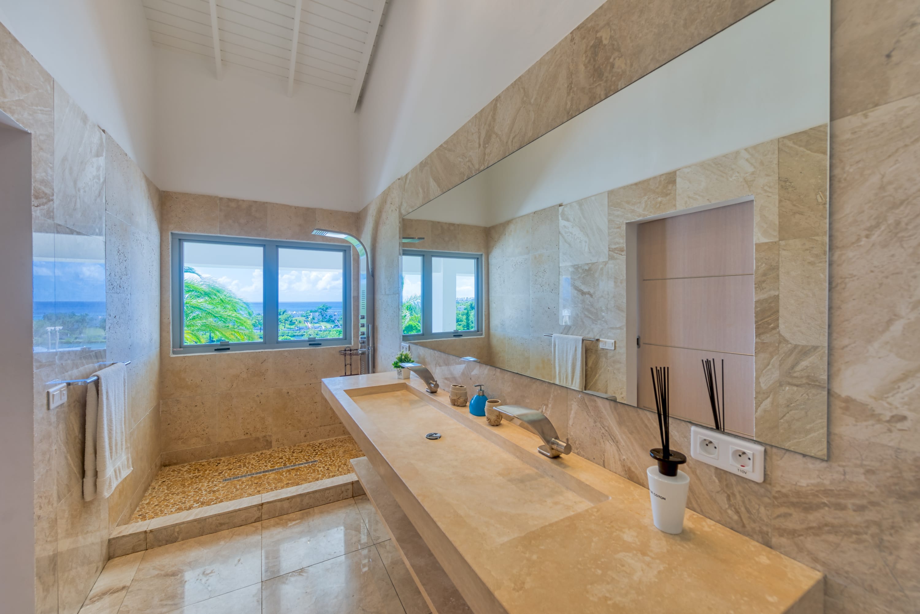 Villa El Grande Azure, a Five Bedroom Sea View Retreat in Les Terres Basses - Photo 31