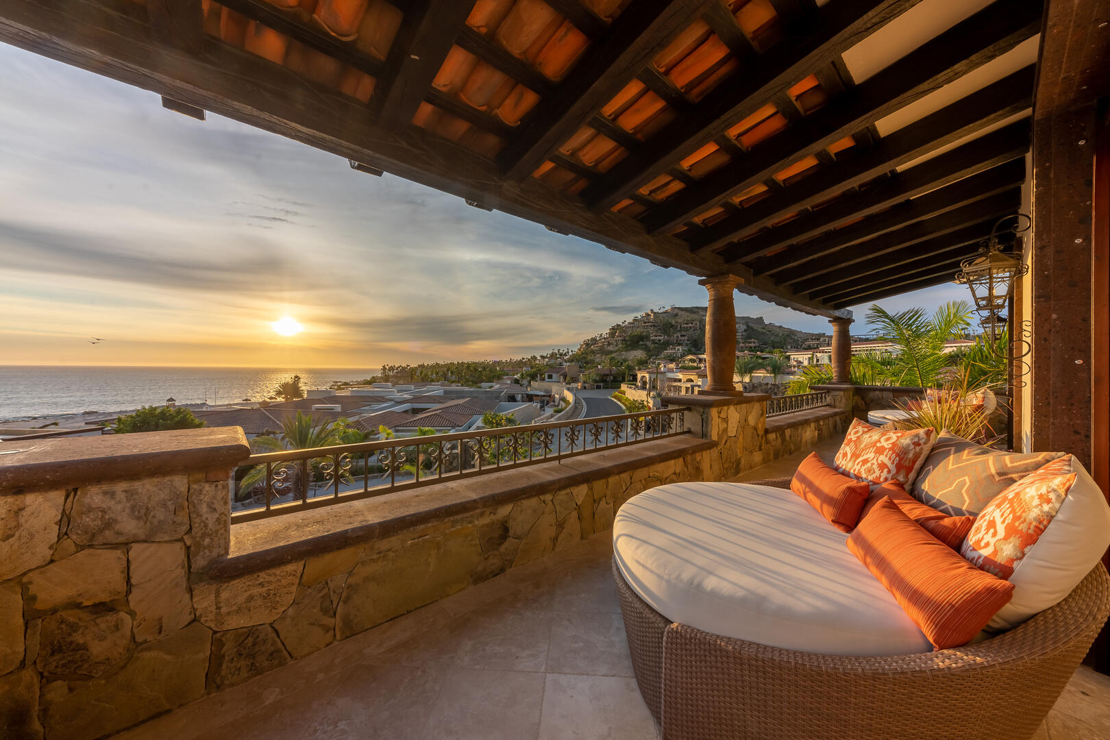 Villa Encanto, Six Bedroom Palmilla Retreat with a 100 Foot Infinity Pool Gallery 2