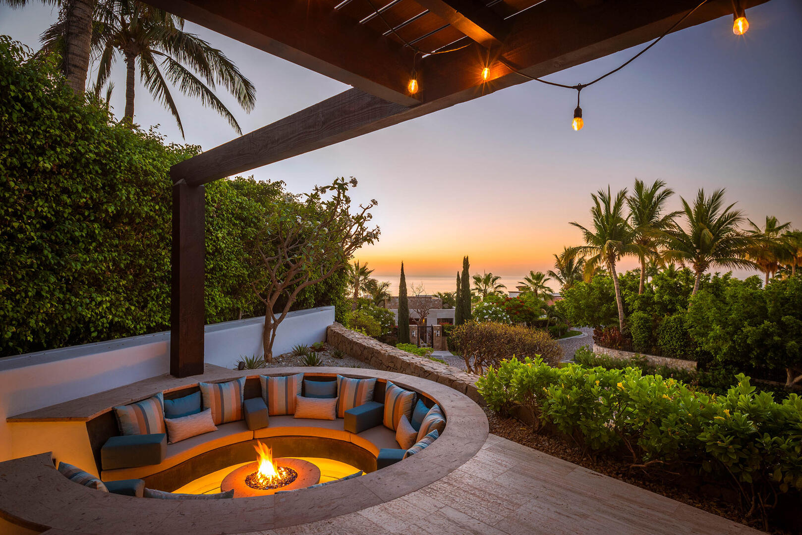 Villa Esperanza in Palmilla Caleta, Ocean-View Villa Near a Swimmable Beach Main View