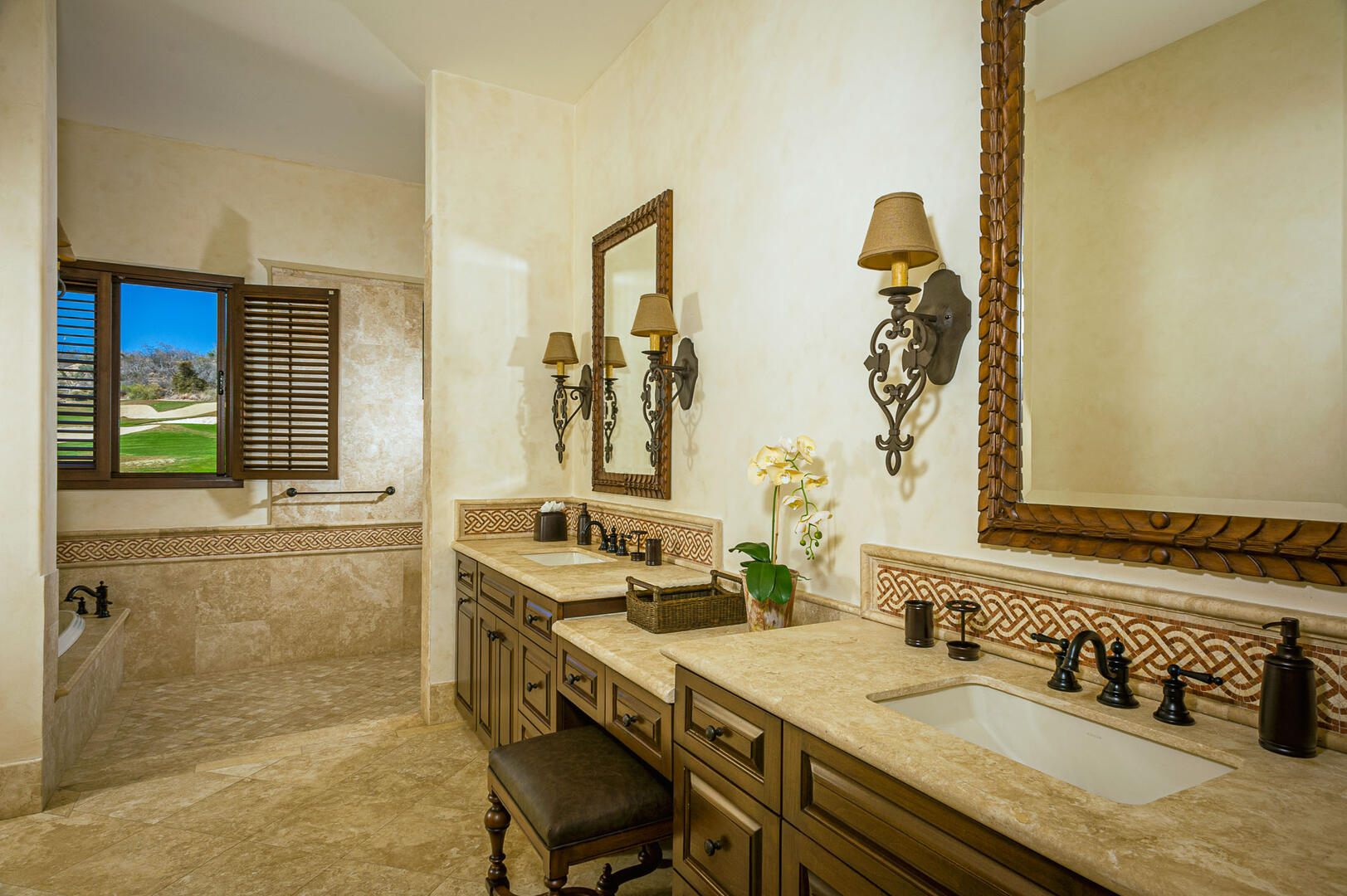 Villa Fondren, Ocean View Luxury in Fundadores with Beach Club Access - Photo 18