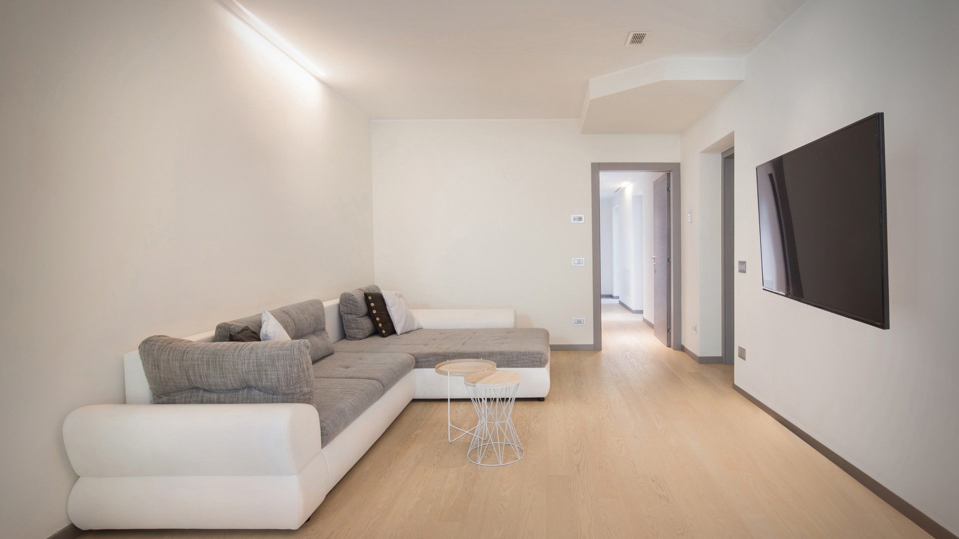 Villa Gemma, Contemporary Lake Garda Villa above San Zeno di Montagna - Photo 32