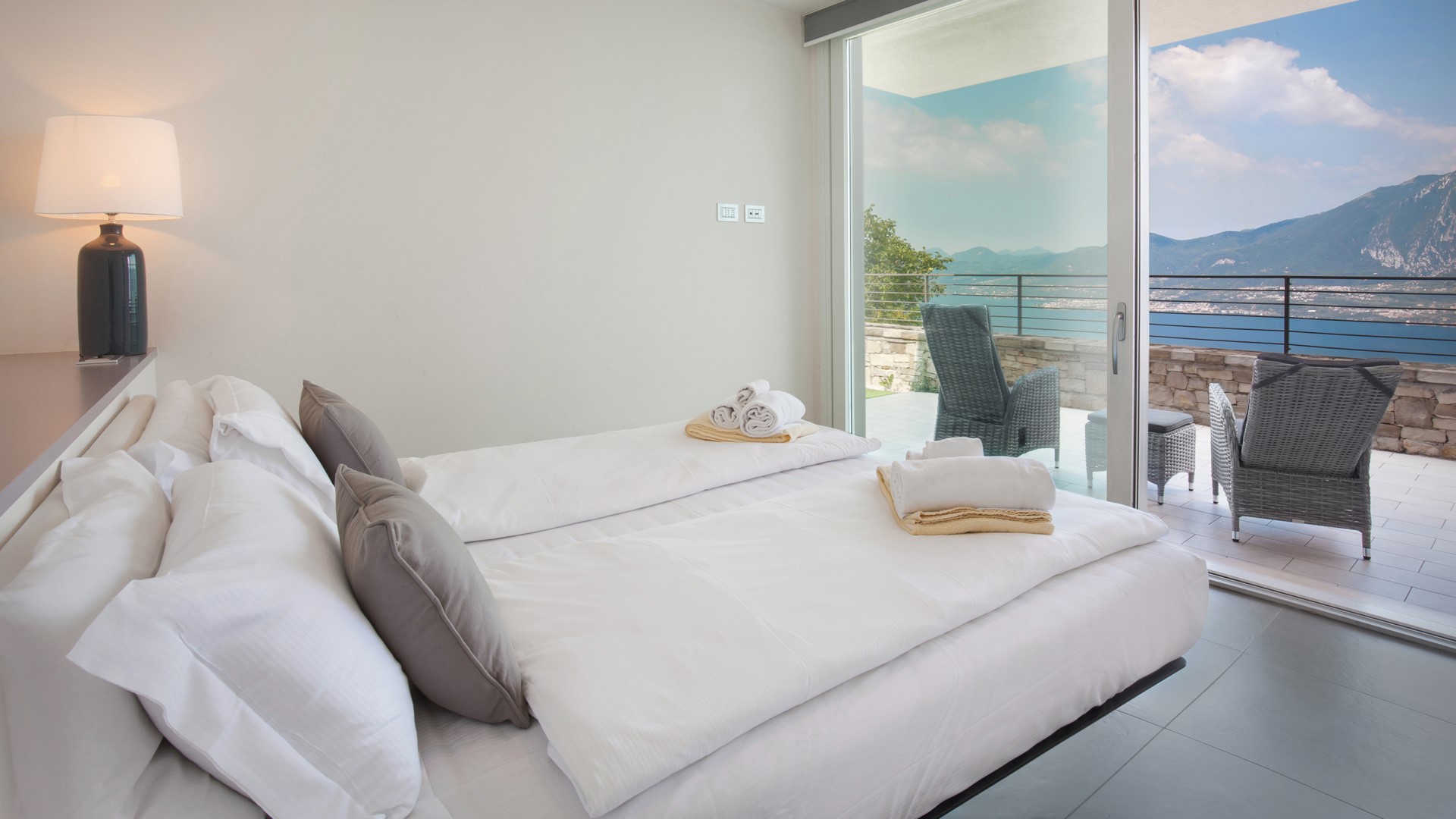 Villa Gemma, Contemporary Lake Garda Villa above San Zeno di Montagna - Photo 38