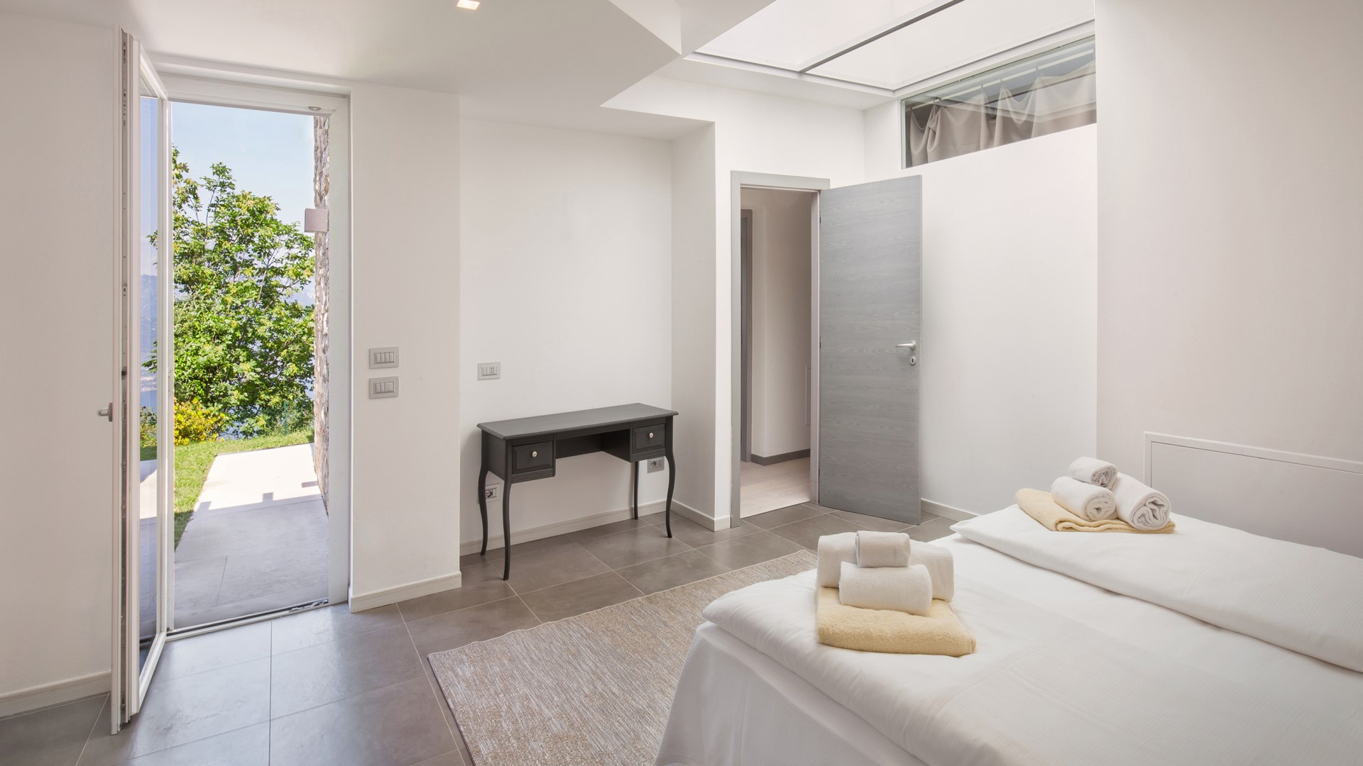 Villa Gemma, Contemporary Lake Garda Villa above San Zeno di Montagna - Photo 44