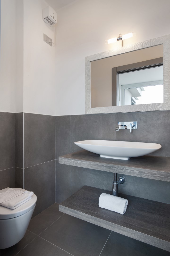 Villa Gemma, Contemporary Lake Garda Villa above San Zeno di Montagna - Photo 49