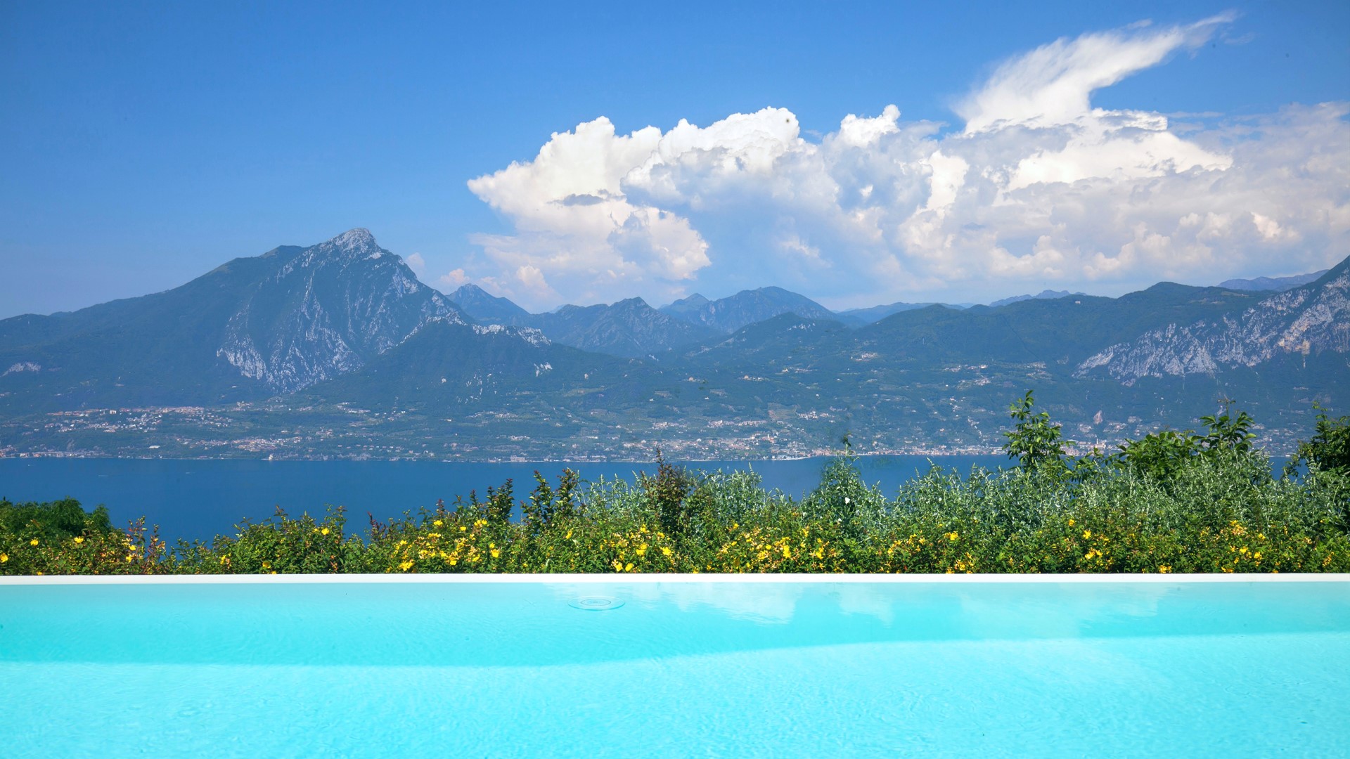 Villa Gemma, Contemporary Lake Garda Villa above San Zeno di Montagna - Photo 10