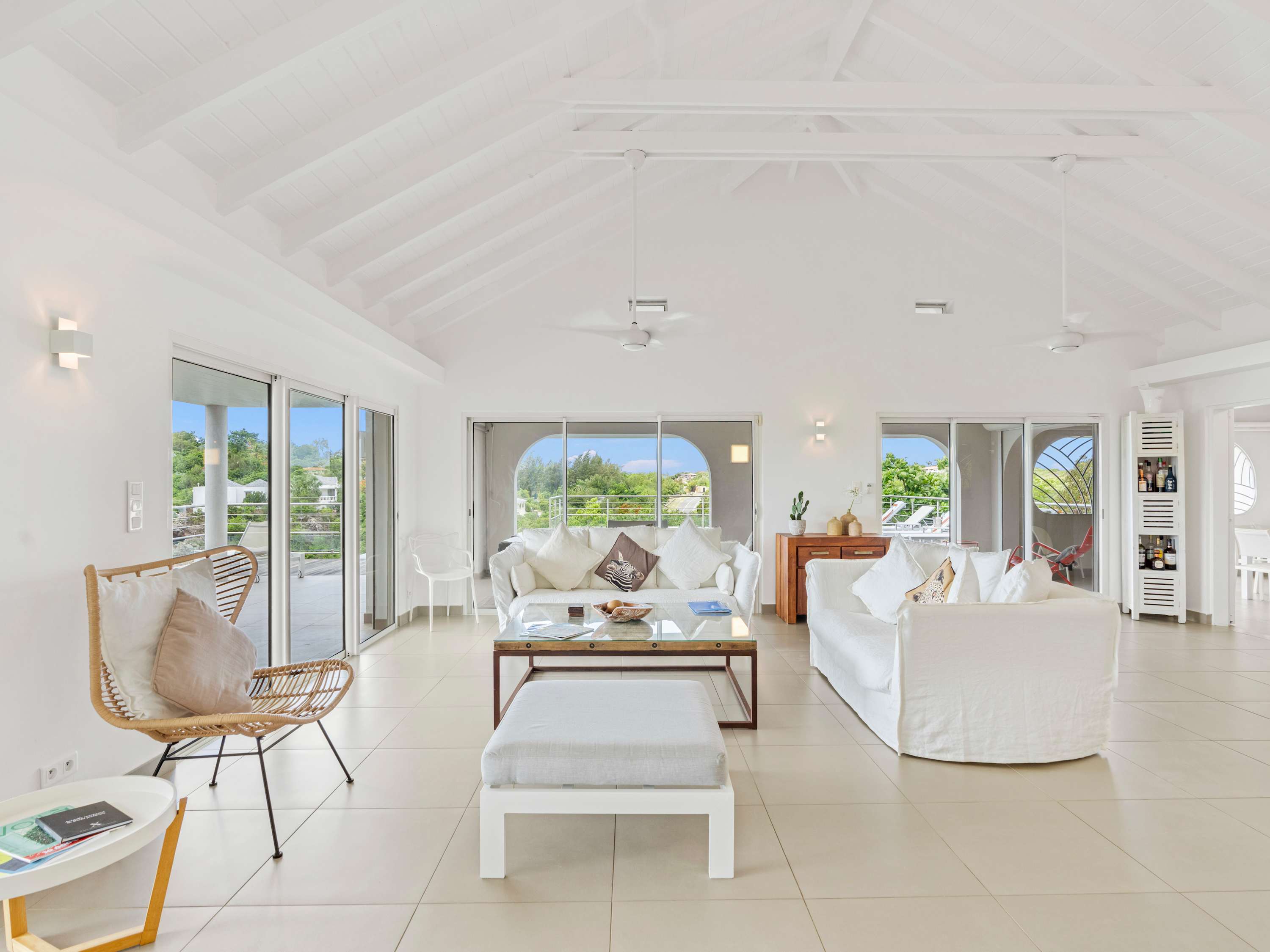 Villa Imagine in Terres Basses, Oceanfront Five Bedroom Villa with Private Pool Gallery 1