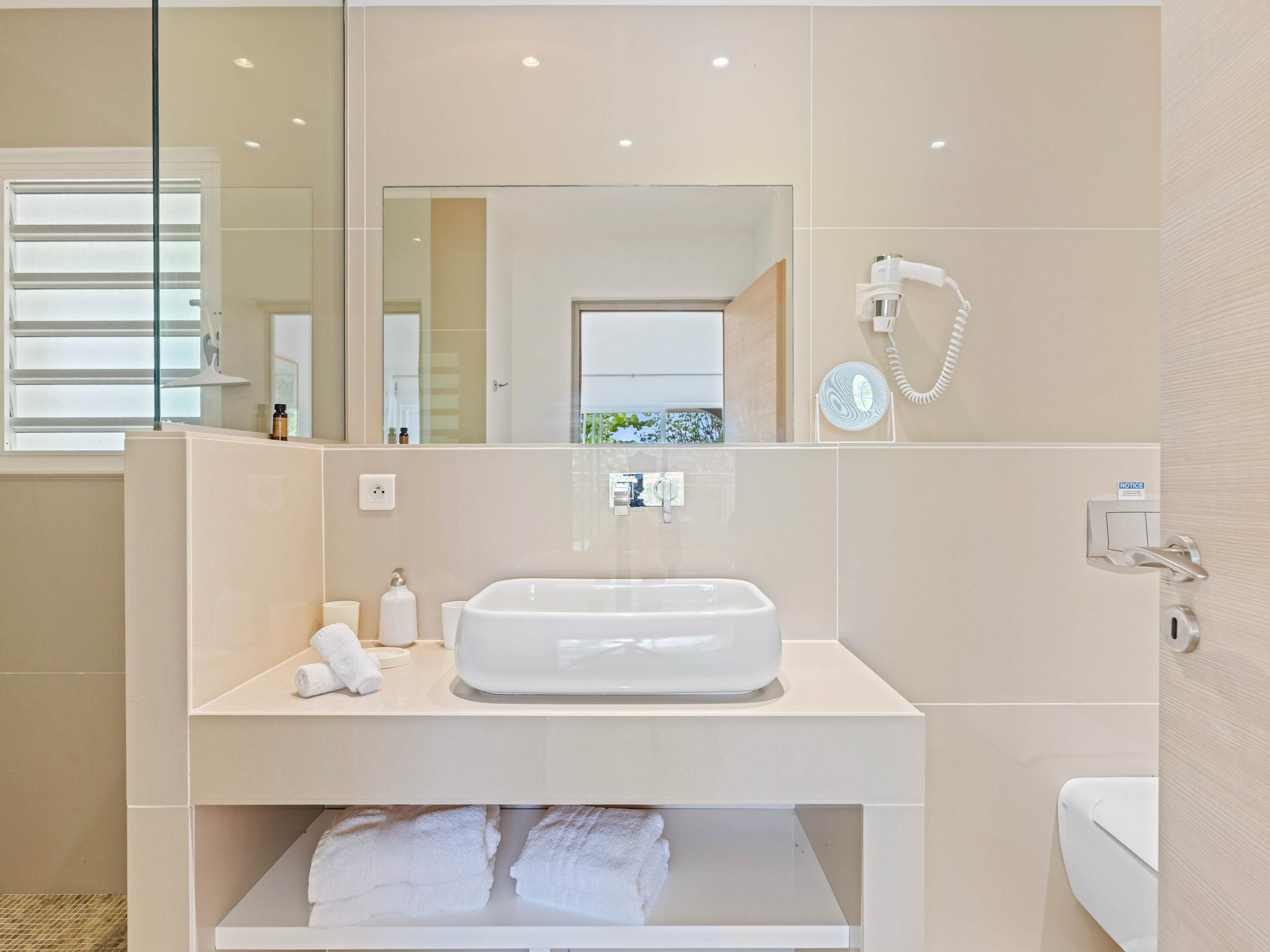 Villa Imagine in Terres Basses, Oceanfront Five Bedroom Villa with Private Pool - Photo 34