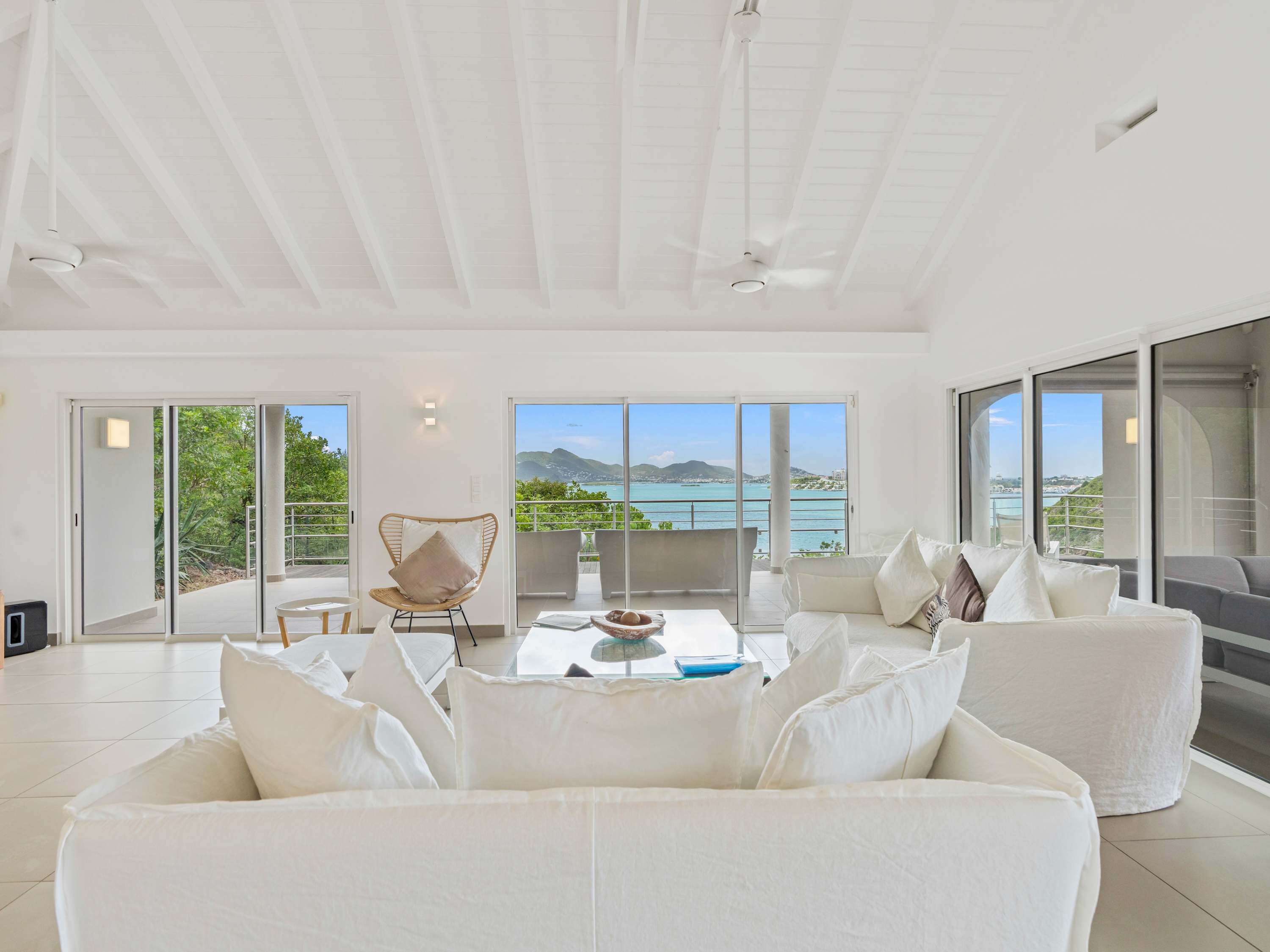 Villa Imagine in Terres Basses, Oceanfront Five Bedroom Villa with Private Pool Gallery 3