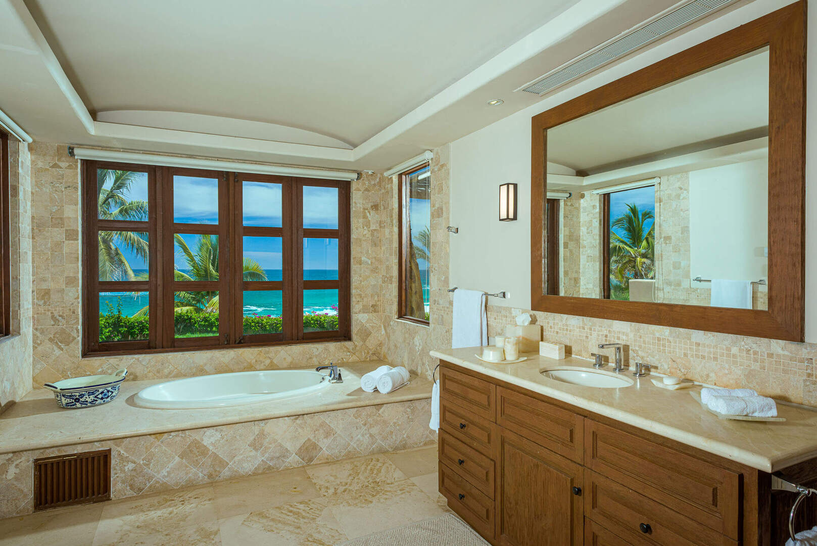 Villa La Concha, Oceanfront Six-Bedroom Estate in Cabo Real - Photo 32