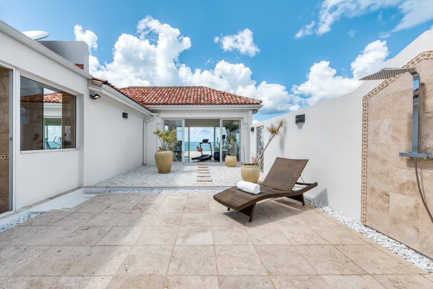 Villa La Vie en Bleu, Baie Rouge Beachfront for Four - Photo 16