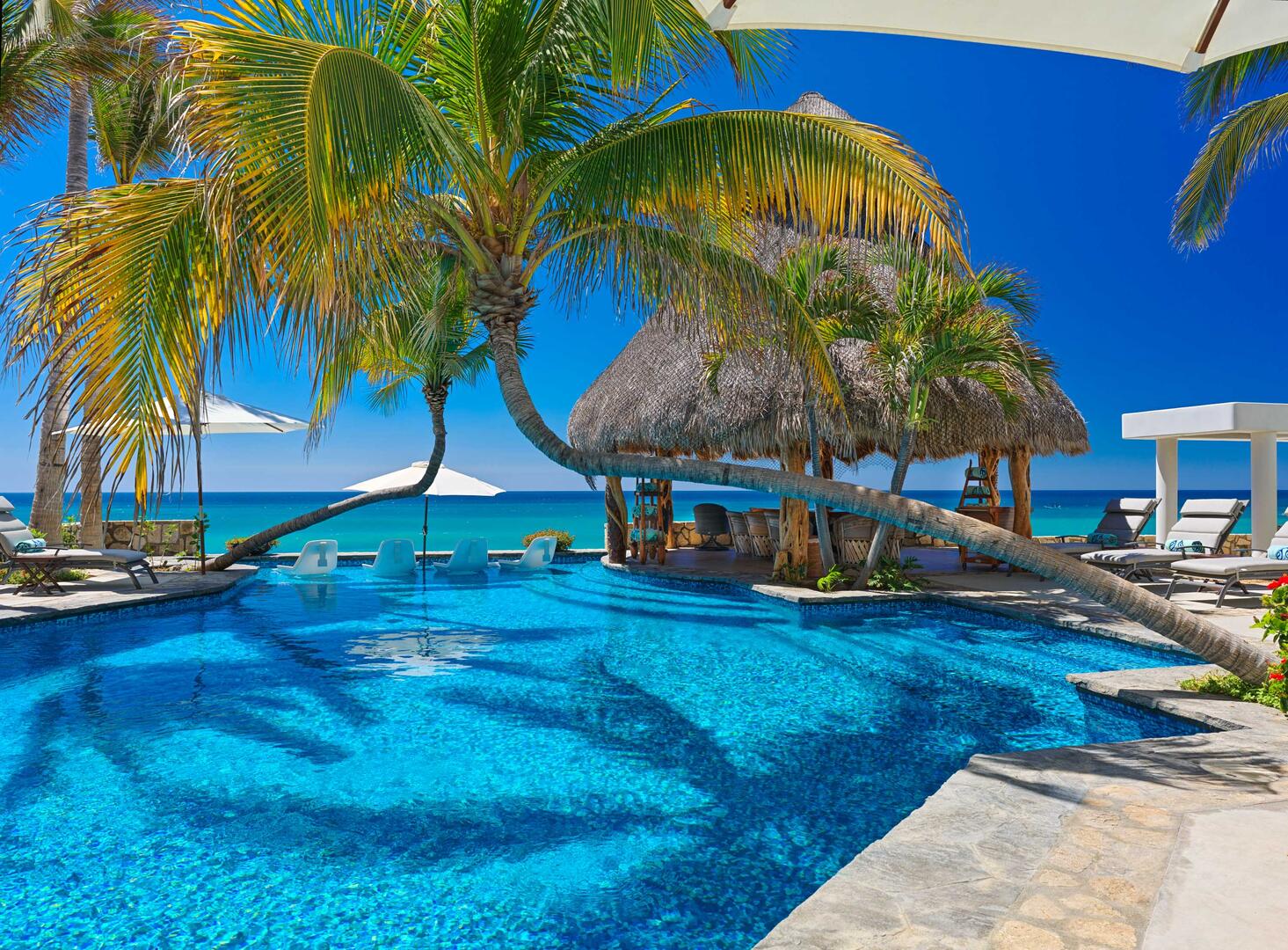 Villa Las Salinas, Beachfront Seven-Bedroom Estate in El Encanto Gallery 2