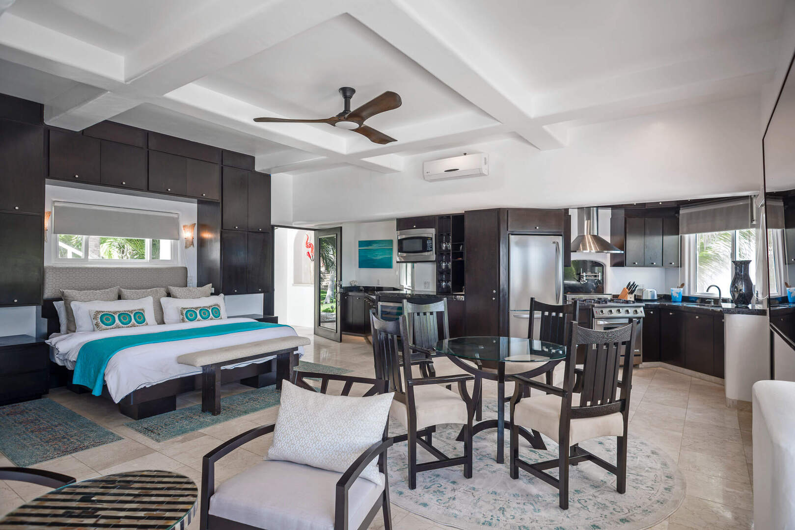 Villa Las Salinas, Beachfront Seven-Bedroom Estate in El Encanto - Photo 26