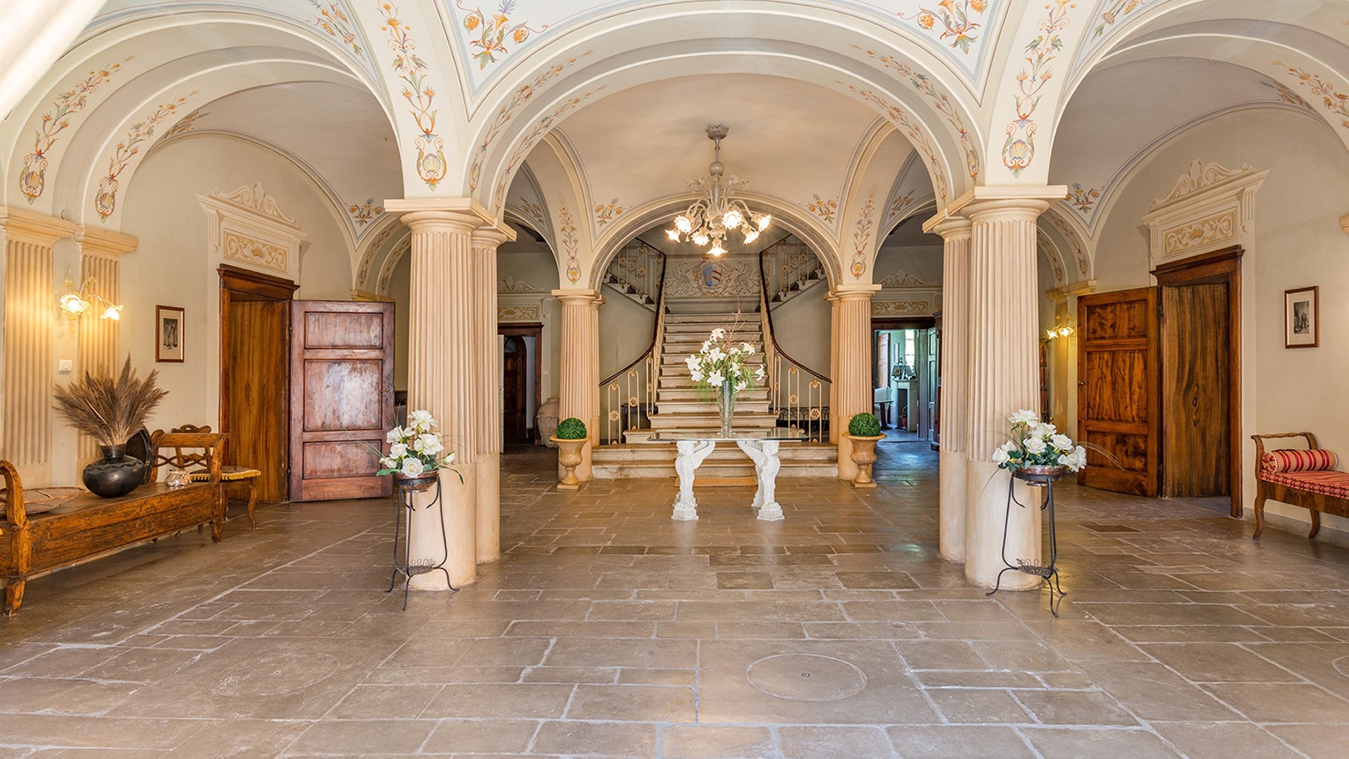 Villa Lemura 10BR, a frescoed Umbrian noble villa near Lake Trasimeno Gallery 1