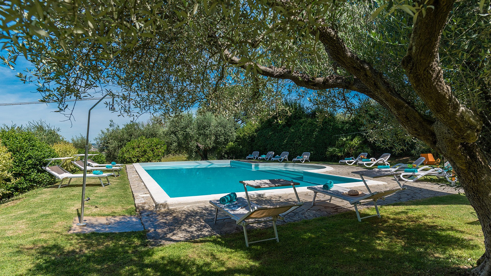 Villa Lemura 10BR, a frescoed Umbrian noble villa near Lake Trasimeno Gallery 3