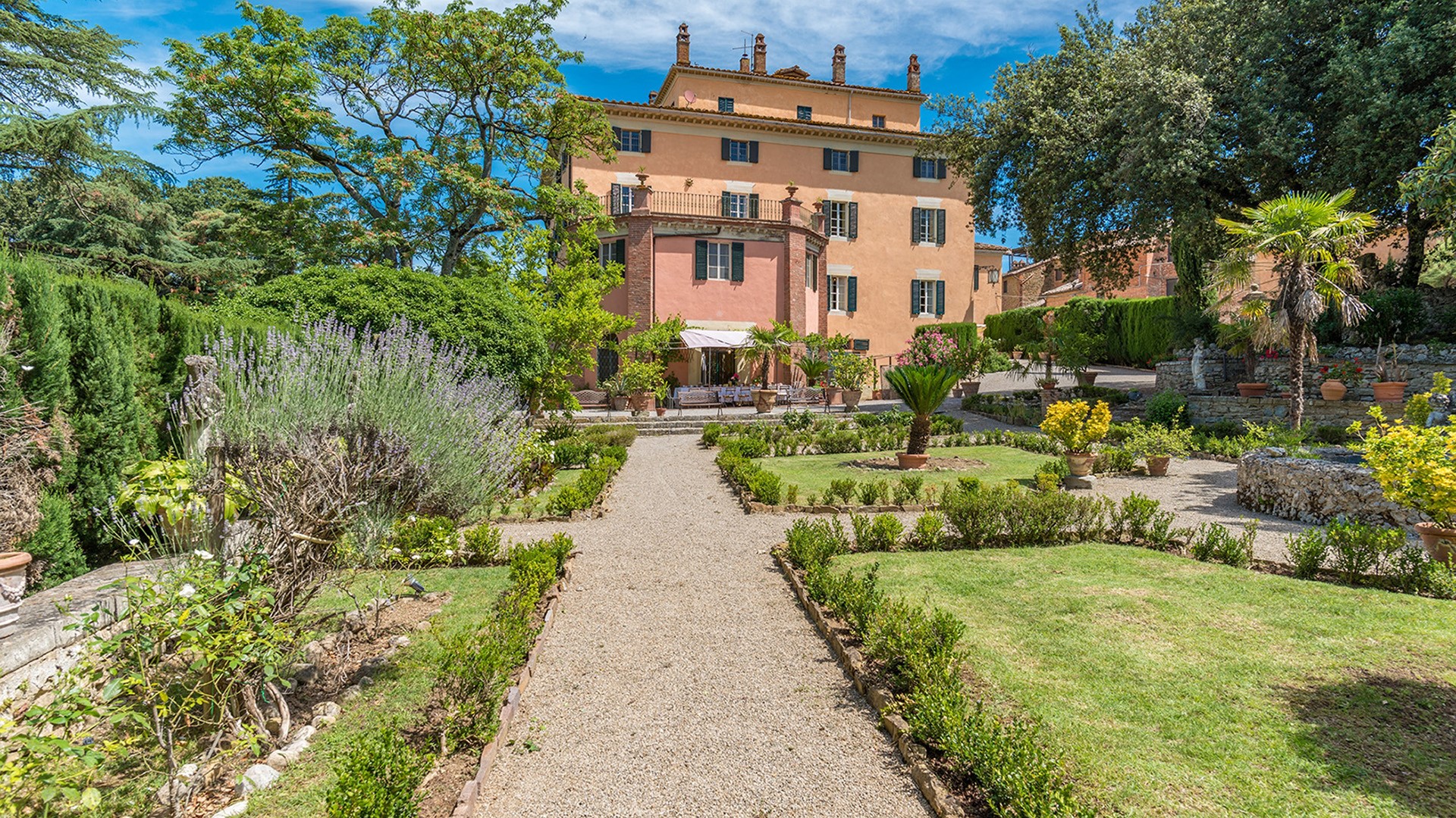 Villa Lemura 10BR, a frescoed Umbrian noble villa near Lake Trasimeno