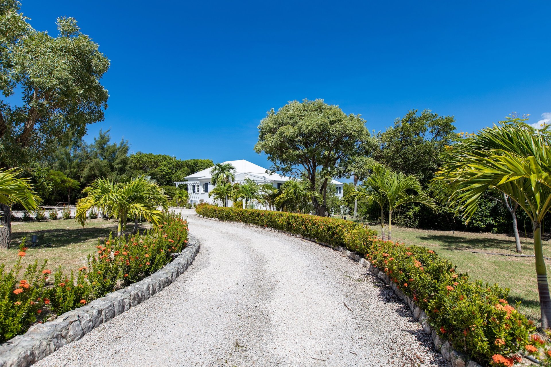 Villa Les Oliviers, a Four-Bedroom Terres Basses Retreat with Private Pool and Koi-Pond Calm - Photo 11