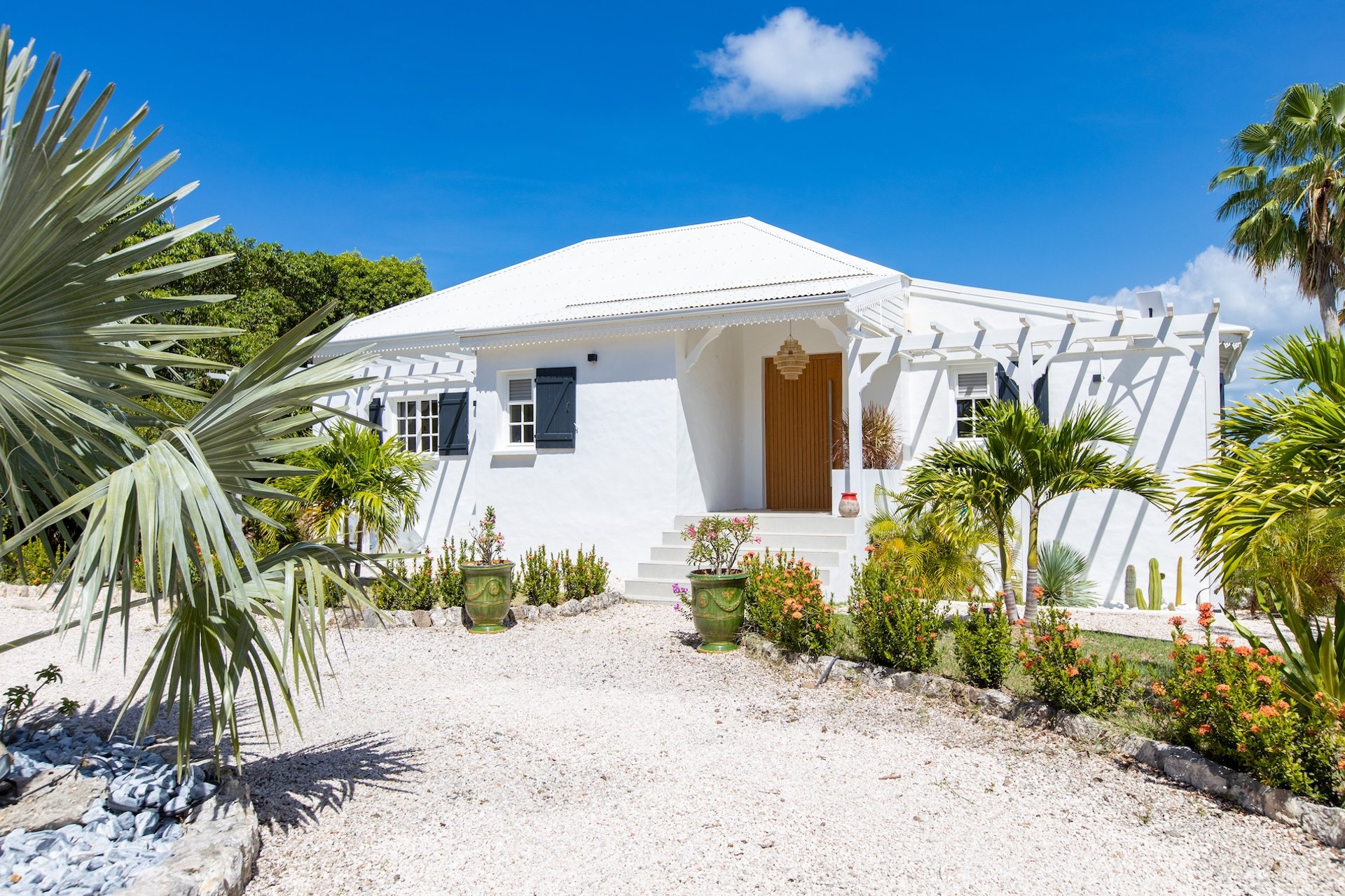 Villa Les Oliviers, a Four-Bedroom Terres Basses Retreat with Private Pool and Koi-Pond Calm - Photo 12