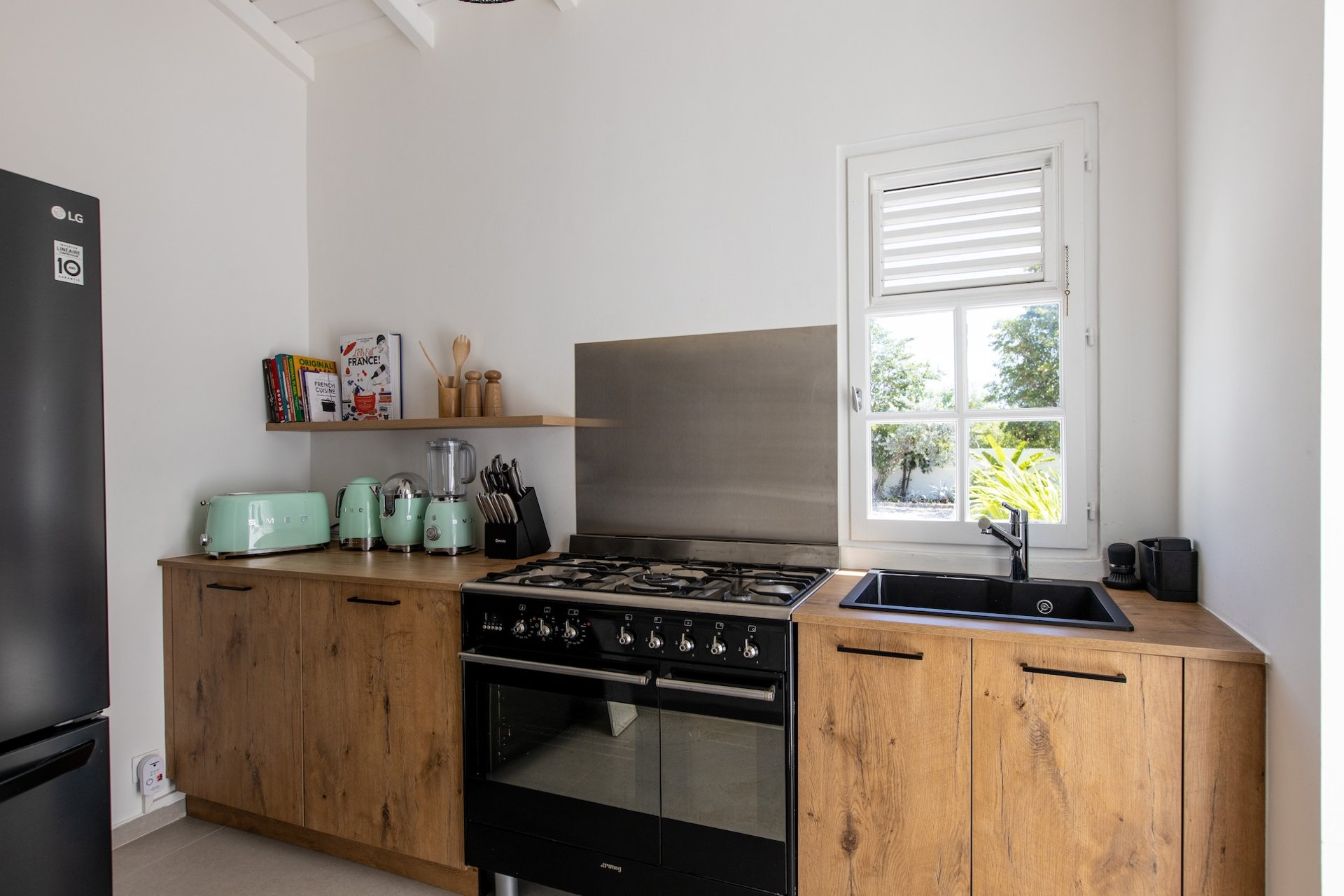 Villa Les Oliviers, a Four-Bedroom Terres Basses Retreat with Private Pool and Koi-Pond Calm - Photo 25