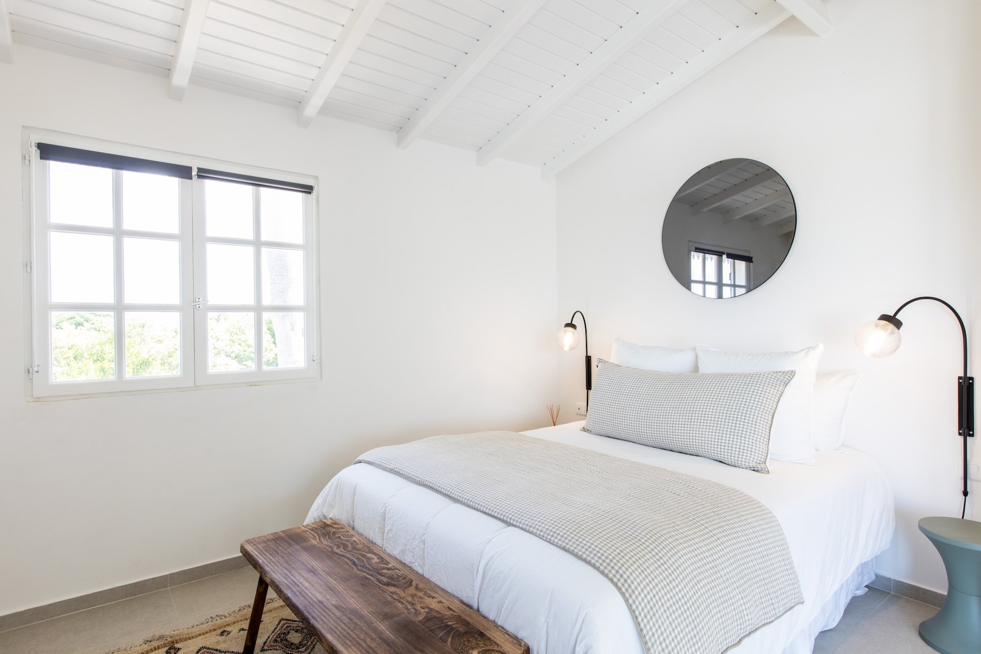 Villa Les Oliviers, a Four-Bedroom Terres Basses Retreat with Private Pool and Koi-Pond Calm - Photo 31
