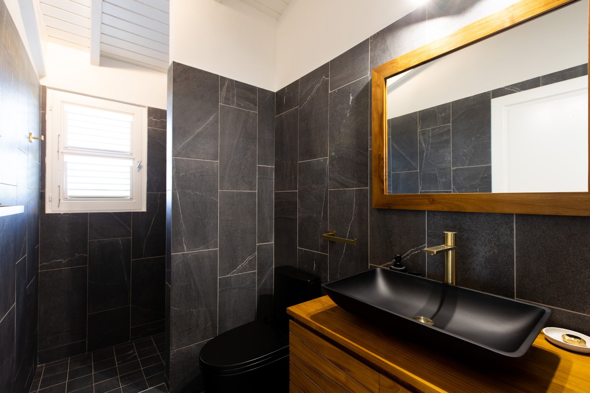 Villa Les Oliviers, a Four-Bedroom Terres Basses Retreat with Private Pool and Koi-Pond Calm - Photo 34