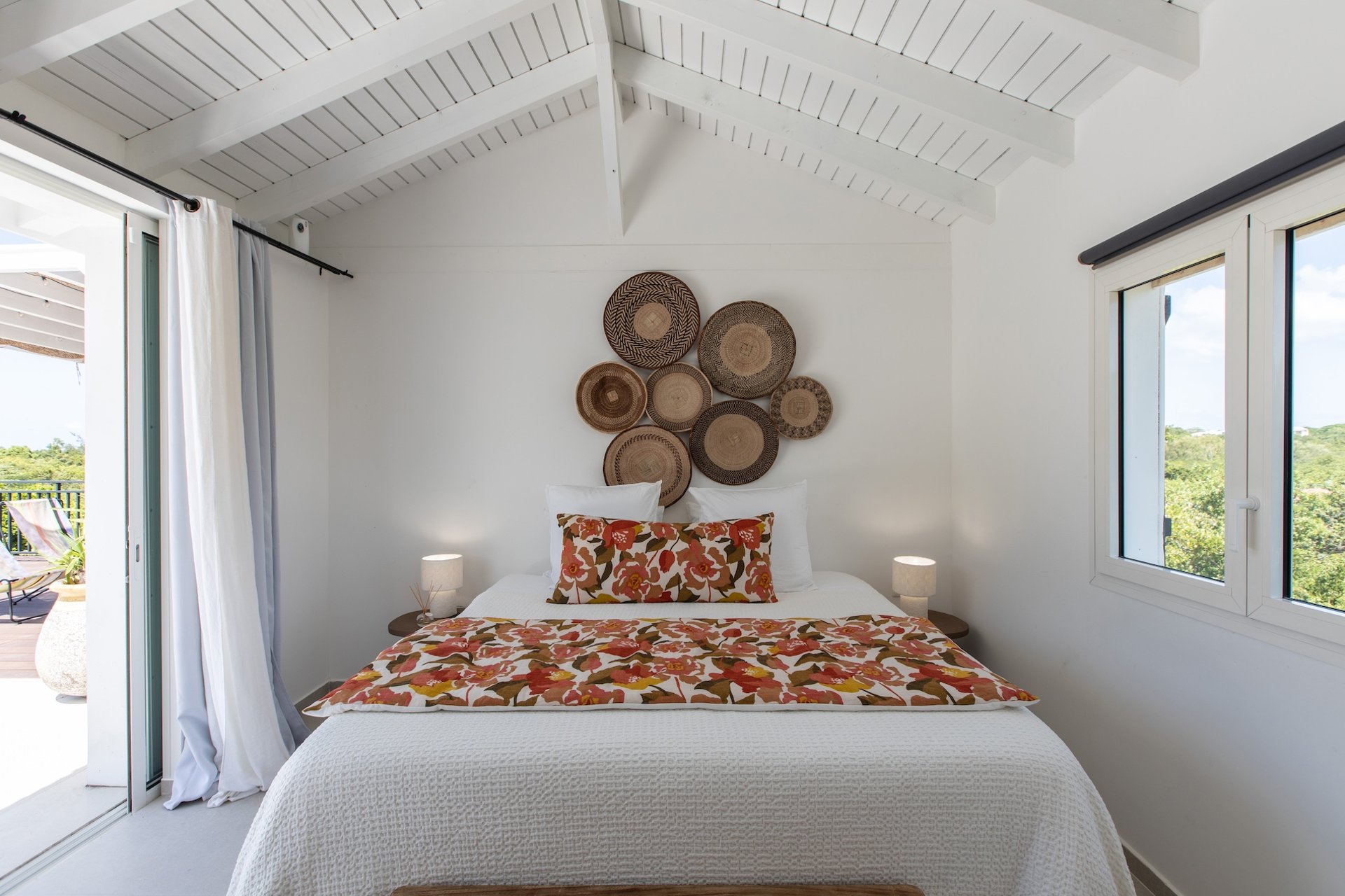 Villa Les Oliviers, a Four-Bedroom Terres Basses Retreat with Private Pool and Koi-Pond Calm - Photo 37